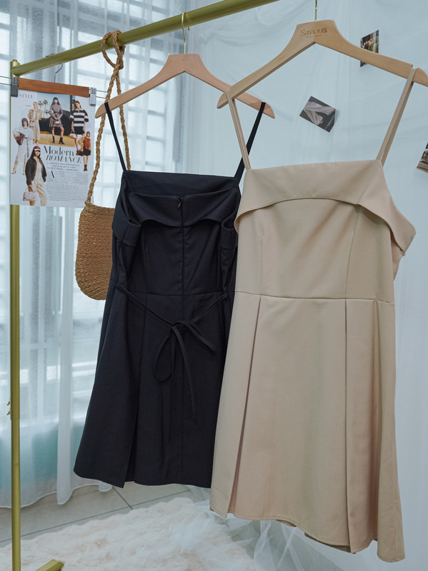 Sleeveless Fit-and-Flare Dress with Structured Pleats ‖ 立体剪裁无袖吊带连衣裙 KR0290421