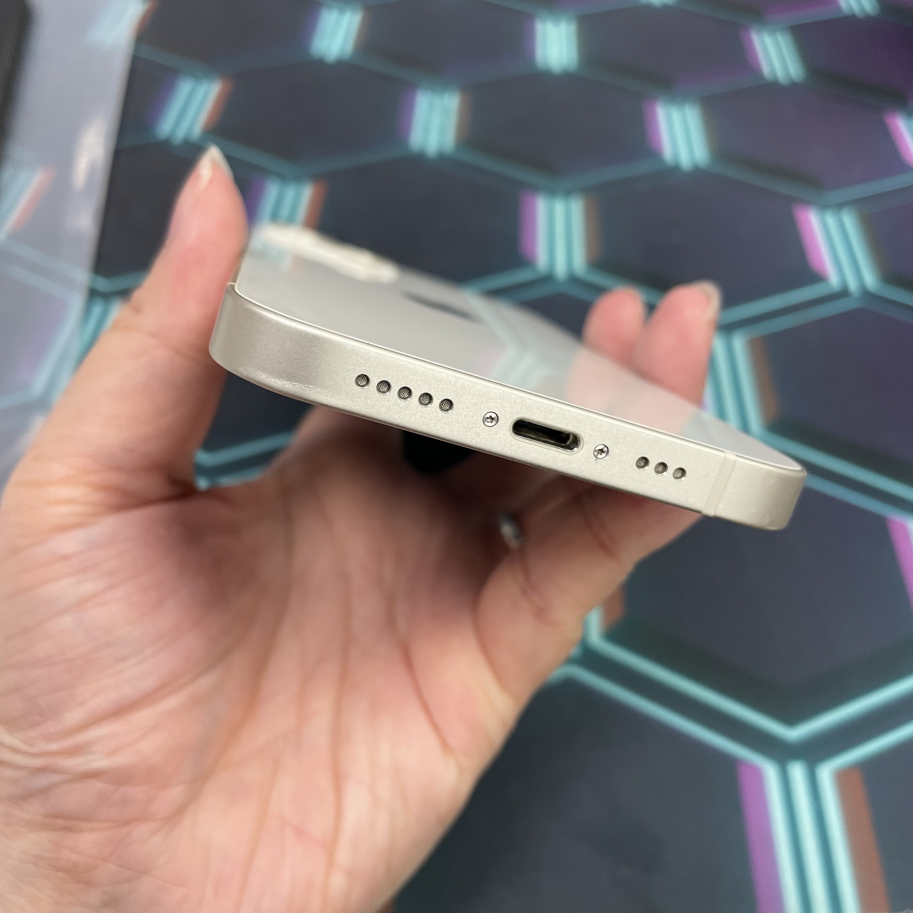 *8144 13 勁靚機 128GB 電76 白色 white