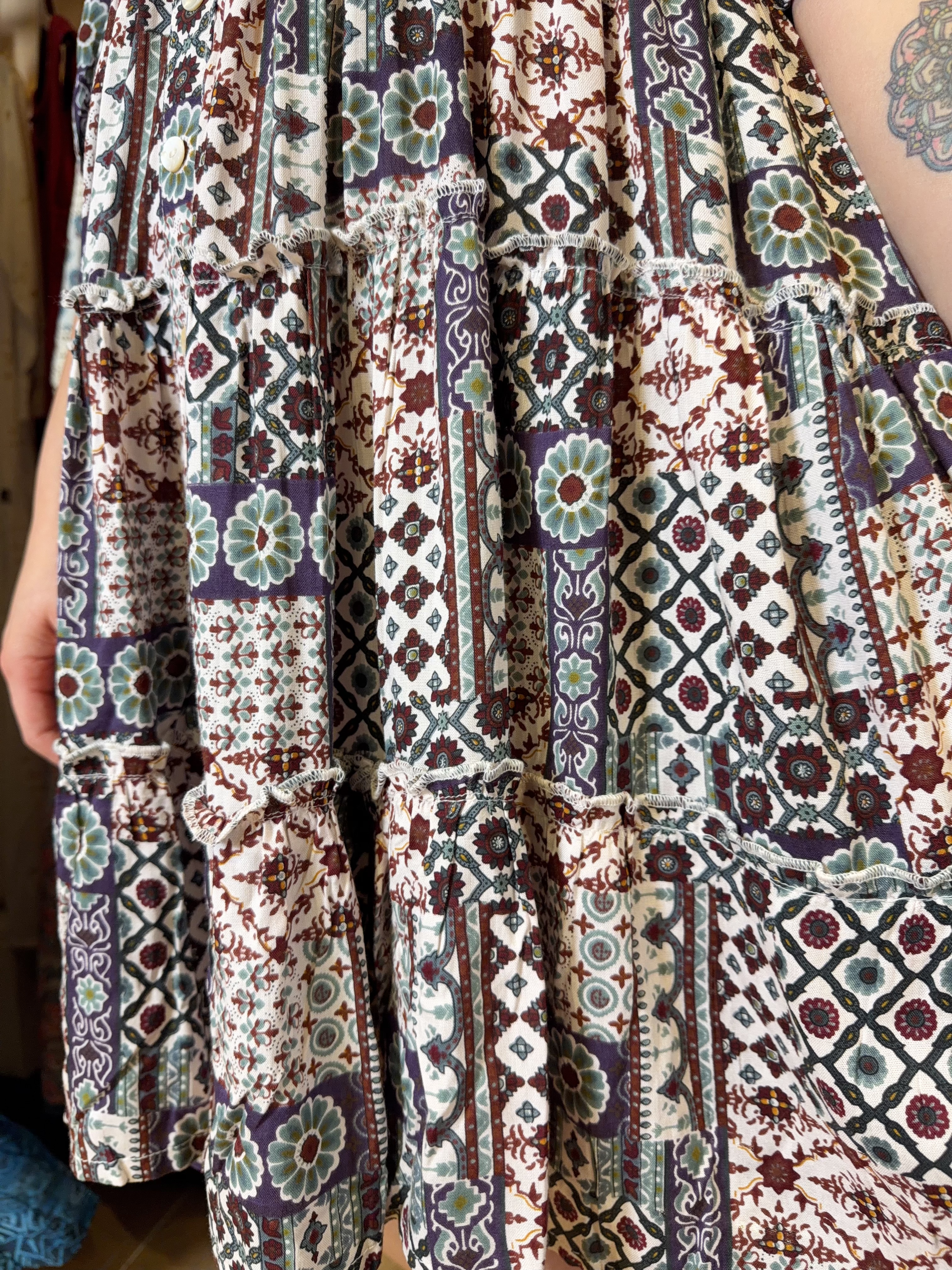 1653 French Vintage Totem Print 3-layer V-Neck SHort OP 35"