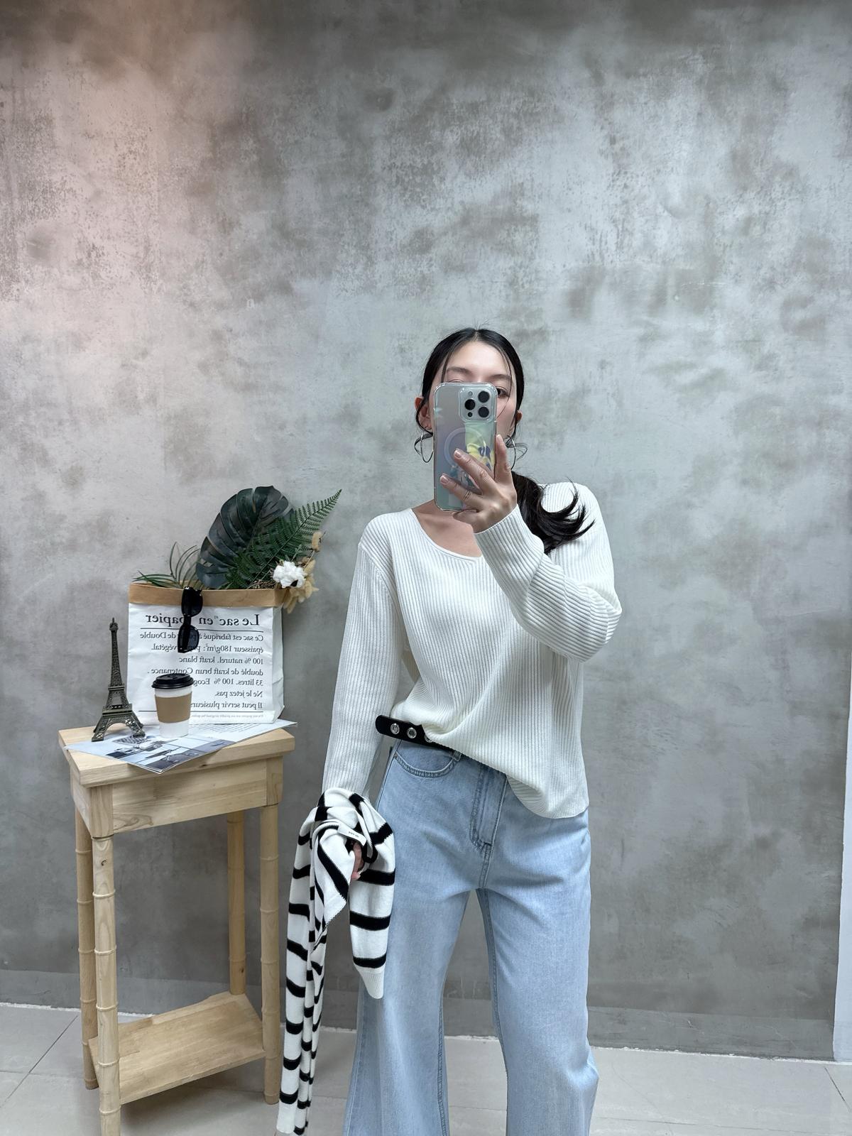 H11 V領百搭線Top