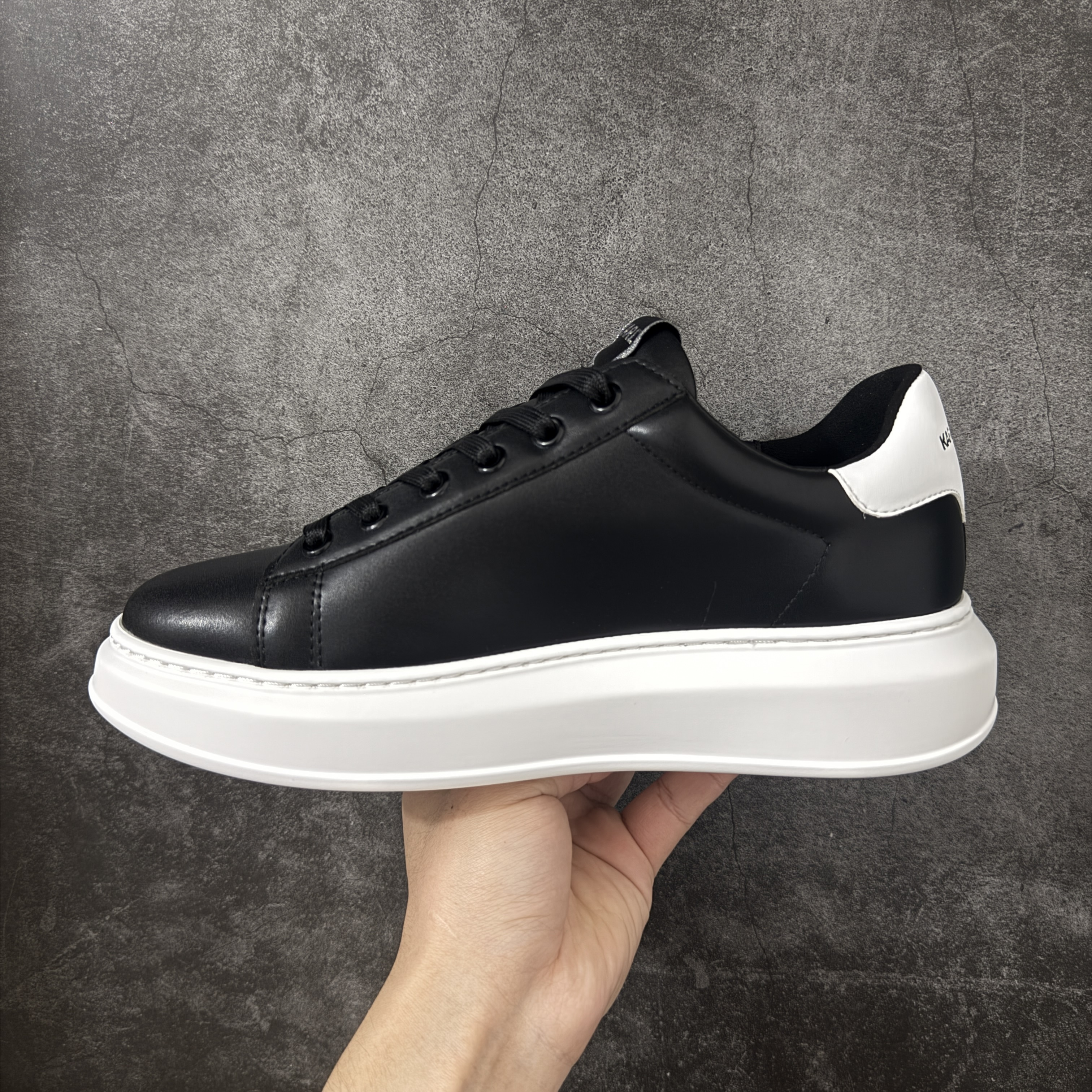 Karl Lagerfeld Kapri Ikonic