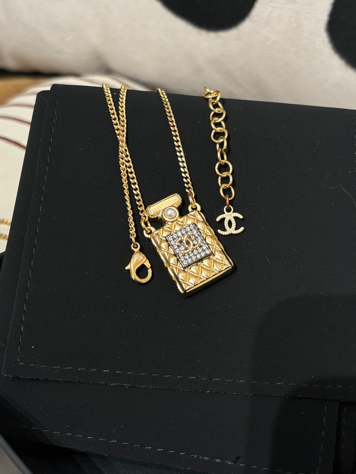 CHANEL CC RHINESTONES PERFUME BOTTLE NECKLACE A20A 金色金屬CC水鑽香水樽頸鏈 100%Authentic ,unused全新未使用品 ✅box 
