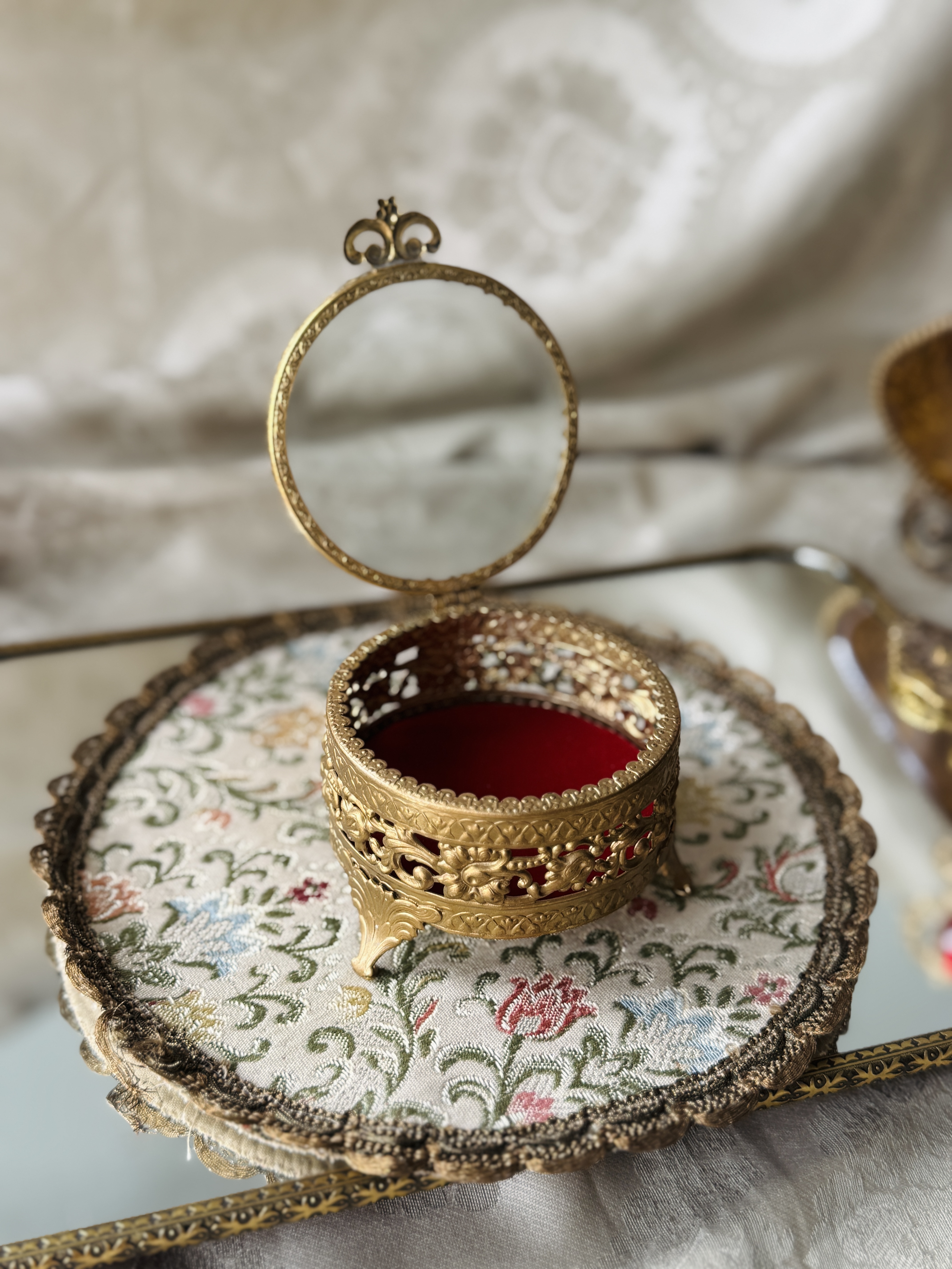Vintage Mid-Century Round Ormolu Vanity Trinket Box - 8cm(MT2493)