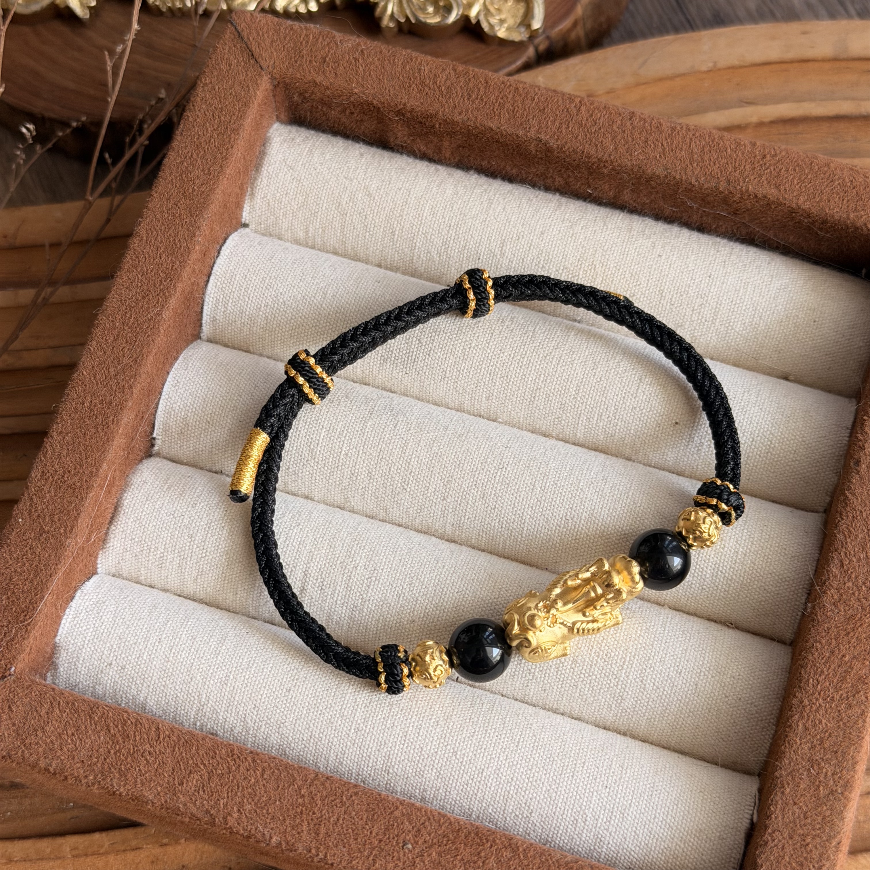 999硬金貔貅+6mm硬金金珠襯黑曜石手繩