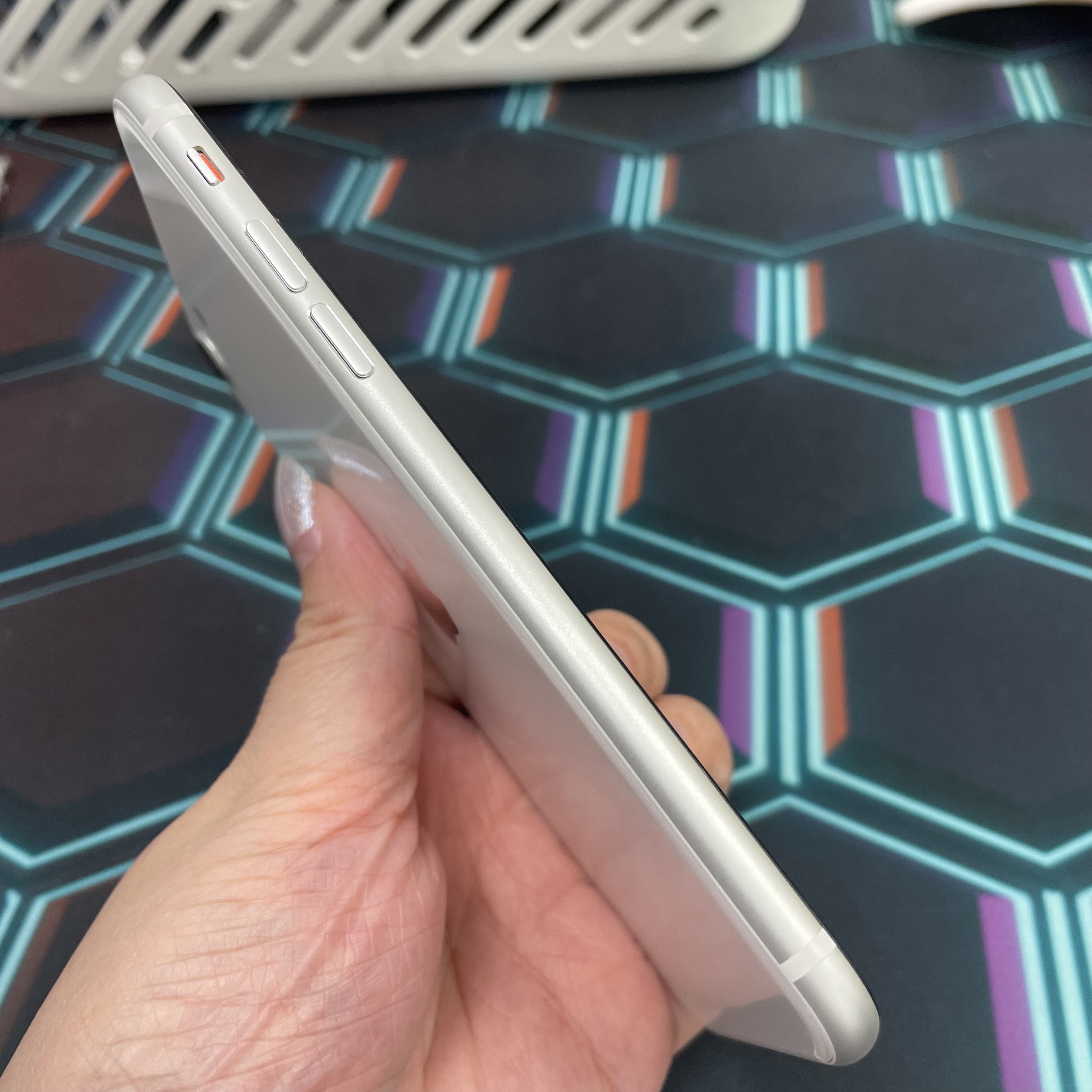 *7170 SE 2 完美機 128GB 電100 白色 white