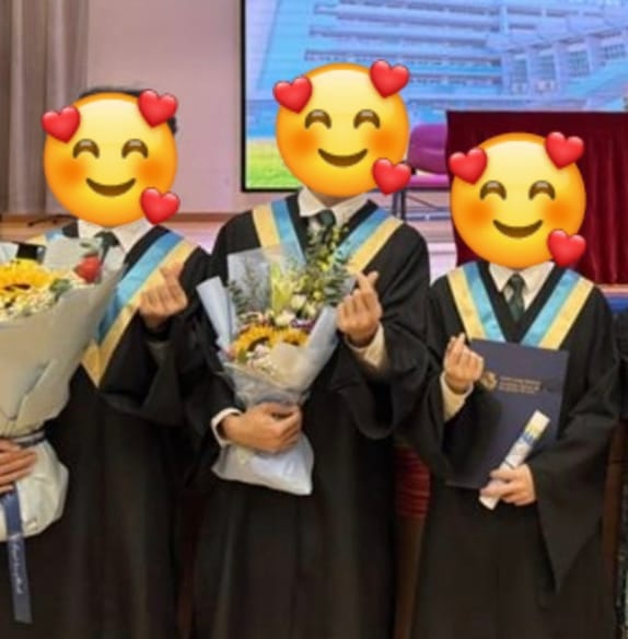 香港訂做中學公仔畢業袍 可加繡英文名字及年份 按學校畢業袍款式訂製 香港製作