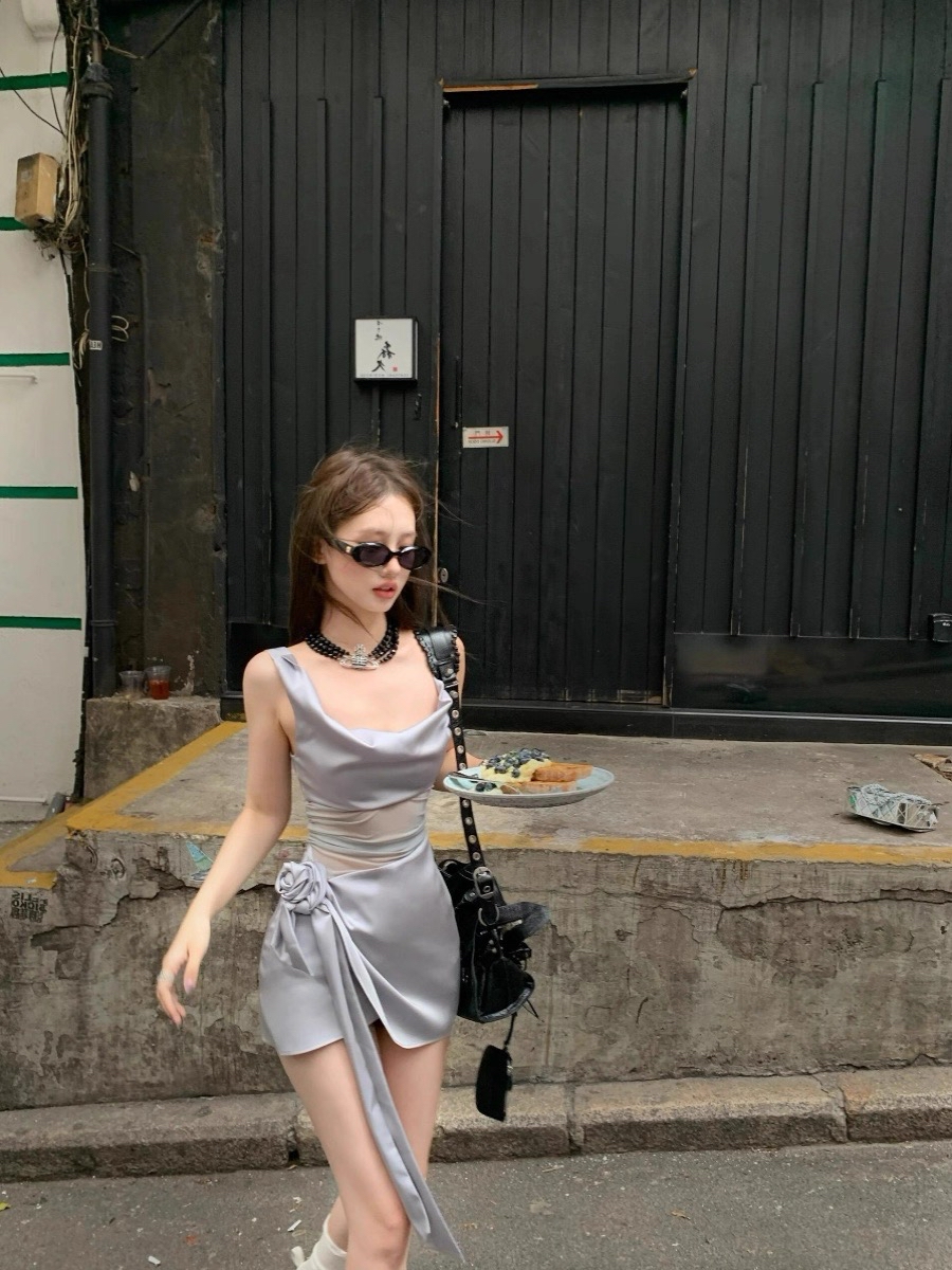 DR275紫色缎面连衣裙