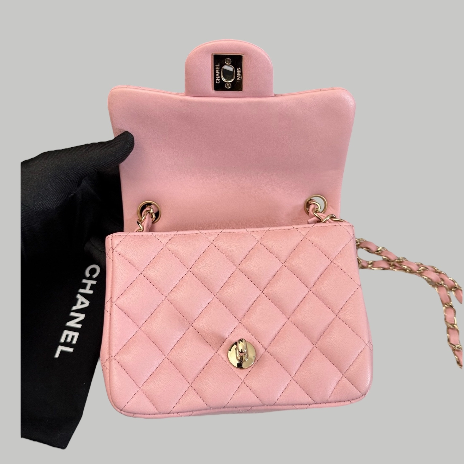 Chanel Lambskin  square 櫻花粉金扣