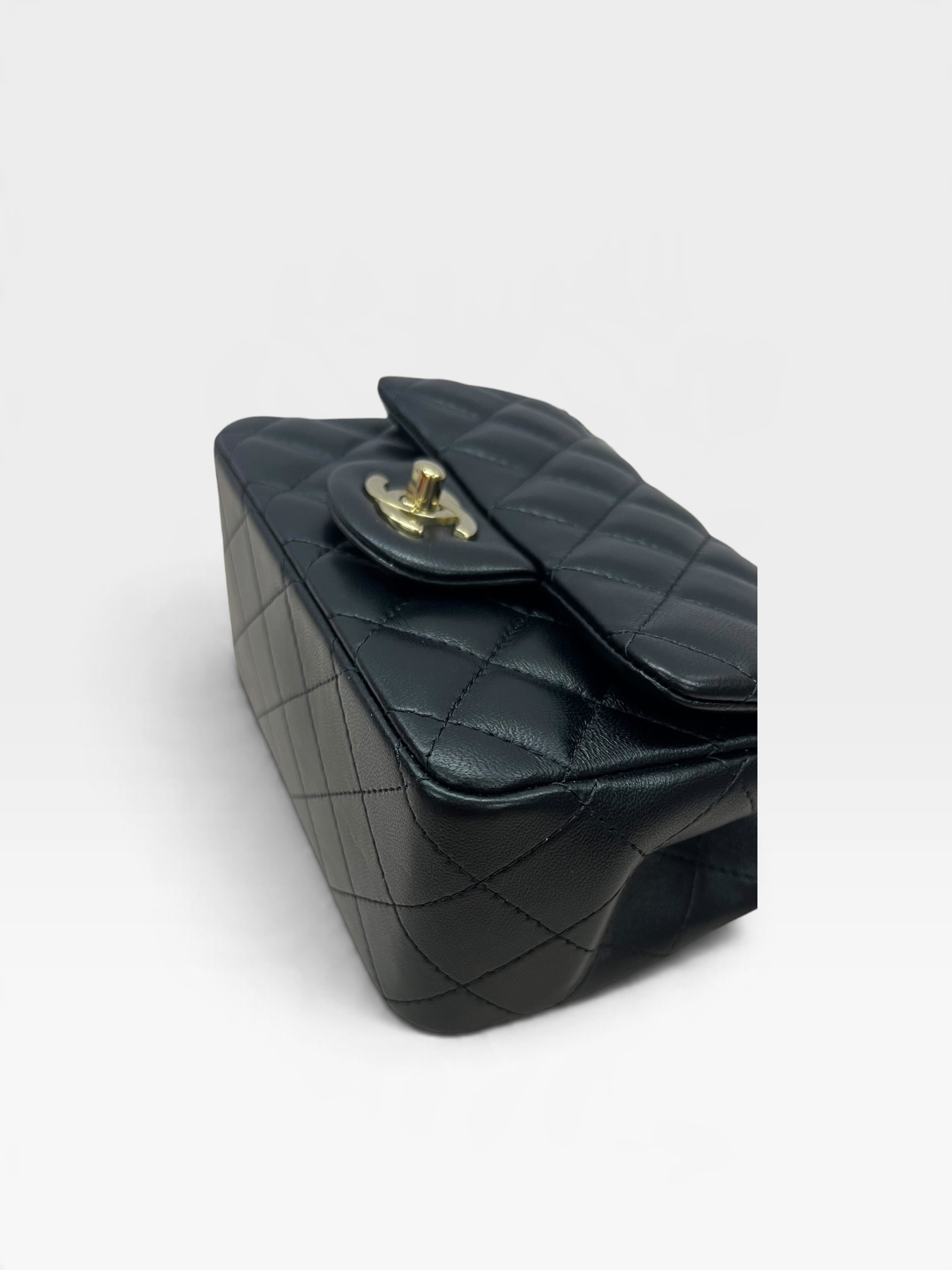 Pre-Owned Chanel Mini Classic Flap/ Product Code: 