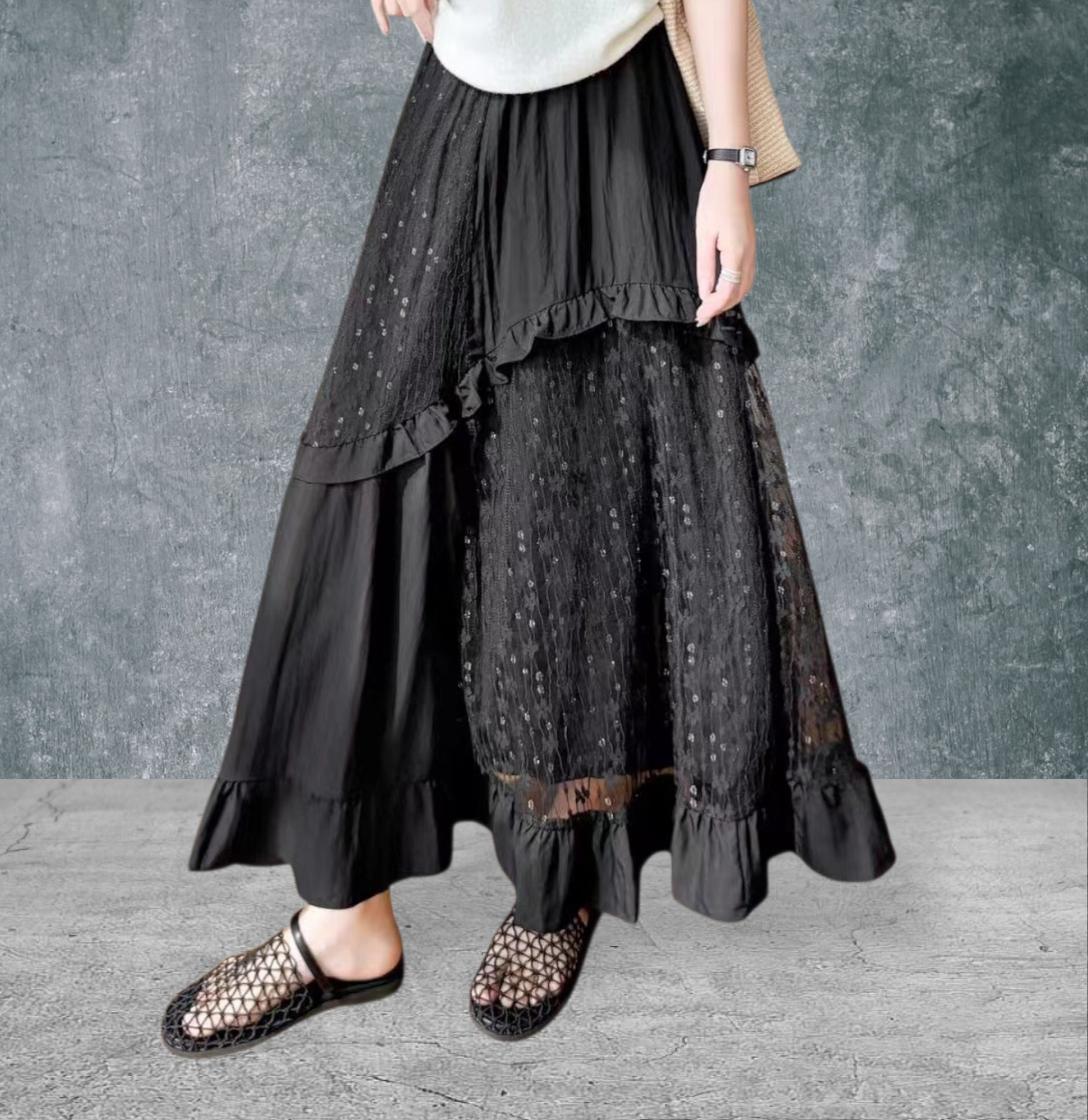 蕾絲通花料半截裙