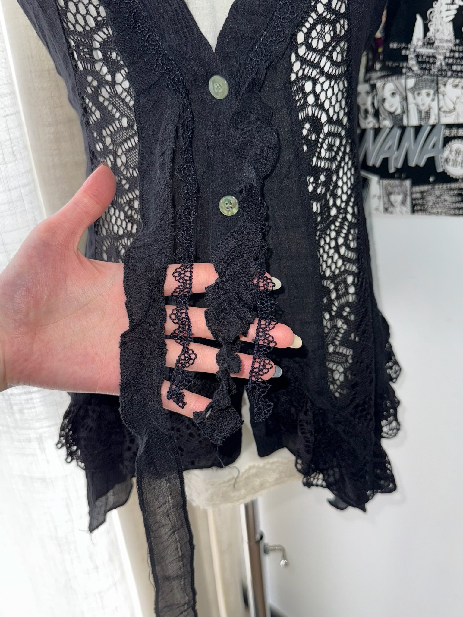 Lace-Panelled Ruffled Layering Vest