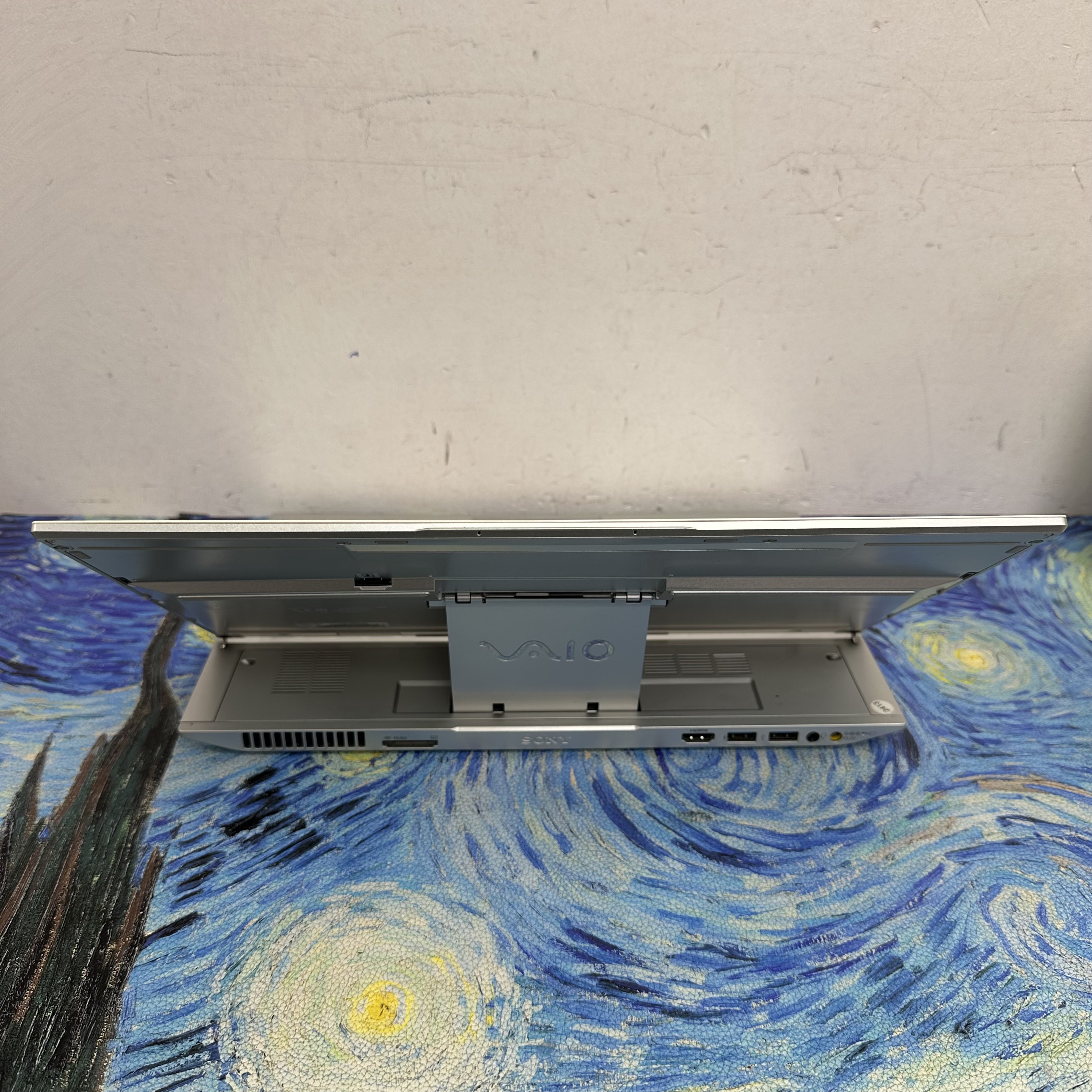 Sony  i7-4500U/8GB Ram/256GB SSD/14寸 Touch Mon/薄身機/抵用文書機/Movie / Netflix / Office / PC / Laptop / Notebook