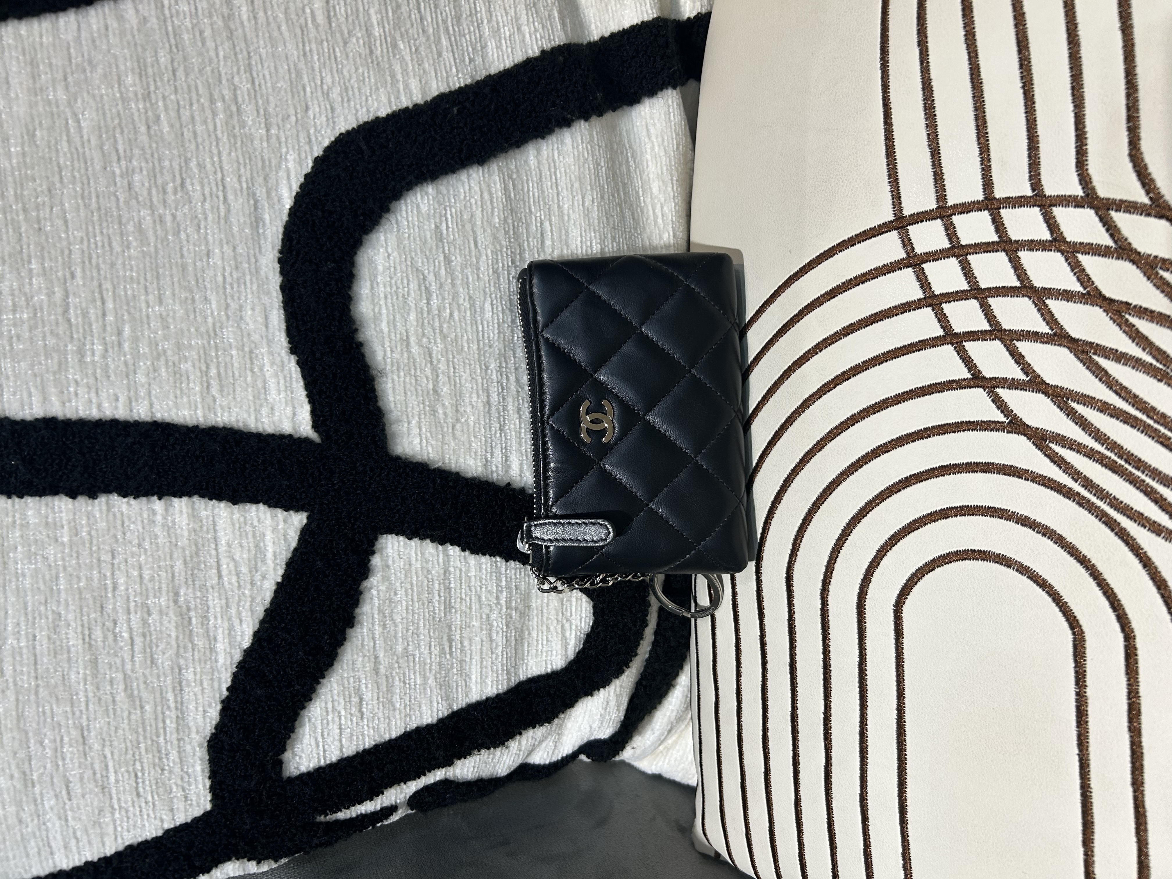 Chanel Classic CC Zip Pouch 小牛皮 100%Authentic, 98%New ☑️17Card☑️Box