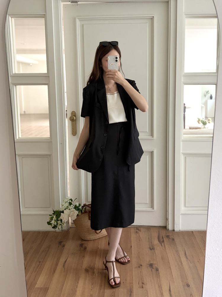Noir Air Relaxed Blazer (Black)