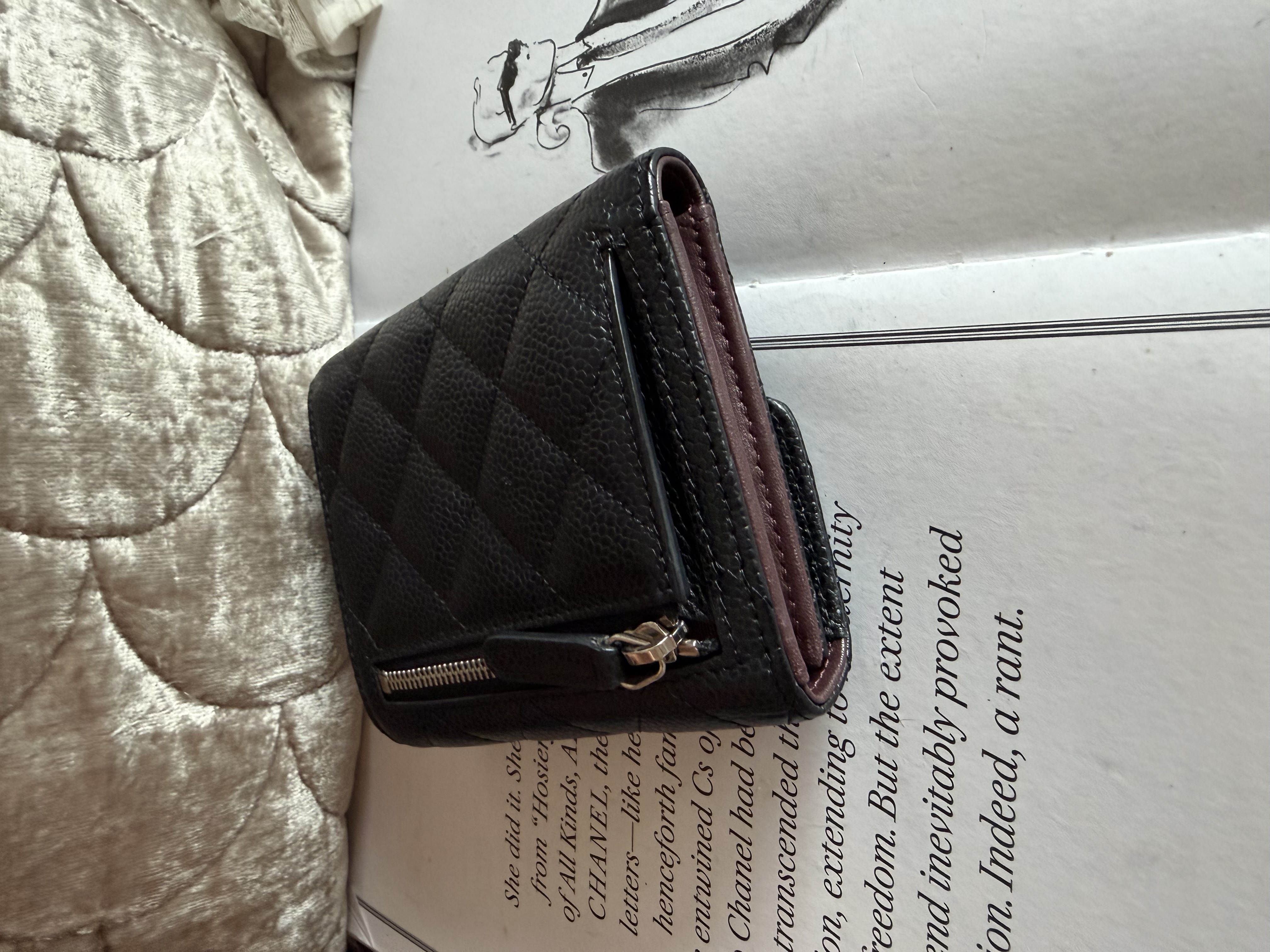 接近閑置 Chanel cc logo black caviar short wallet phw