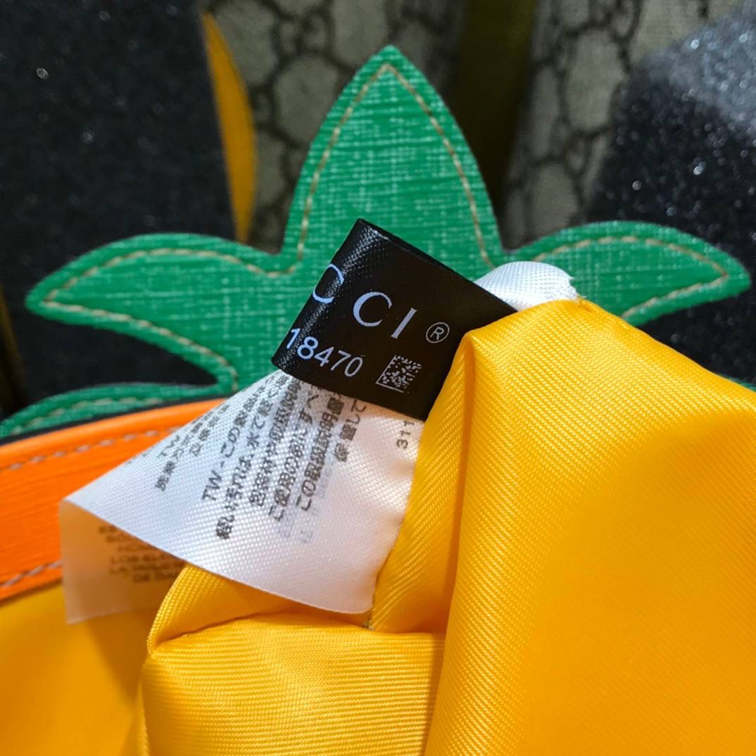 🔥𝙂𝙪𝙘𝙘𝙞原厂菠萝包 这款儿童菠萝包依旧很火，高颜值的搭配，很多小姐姐看到它都是毫无抵抗力～敲可爱！ 小菠萝：580850 尺寸：10*20*16cm