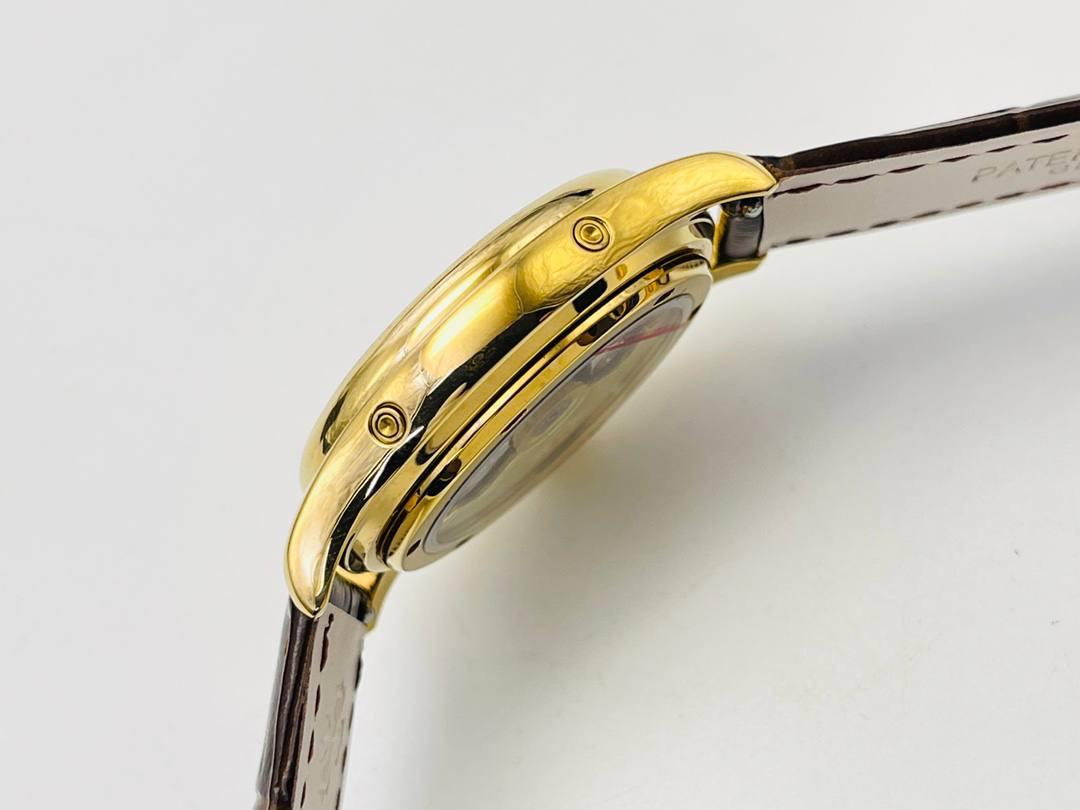 百达.翡丽最热门款式，PP复杂功能计时系列5146R 5147🔥🔥 1⃣️采用39MM表盘直径，精巧绝伦！ 2⃣️搭载高性能Cal.324自动机械机芯，具备年历，日期，月份和月相显示功能，提供了强大的时间衡量功能，表盘设计中心大秒针，是时间易于读取。 3⃣️相信这样的一款腕表会是很多爱表人士所梦寐以求的，但是就如它水中月的意象一样，可遇而不可求，所以，如果有个机会出现在你面前，那么就好好珍惜吧。