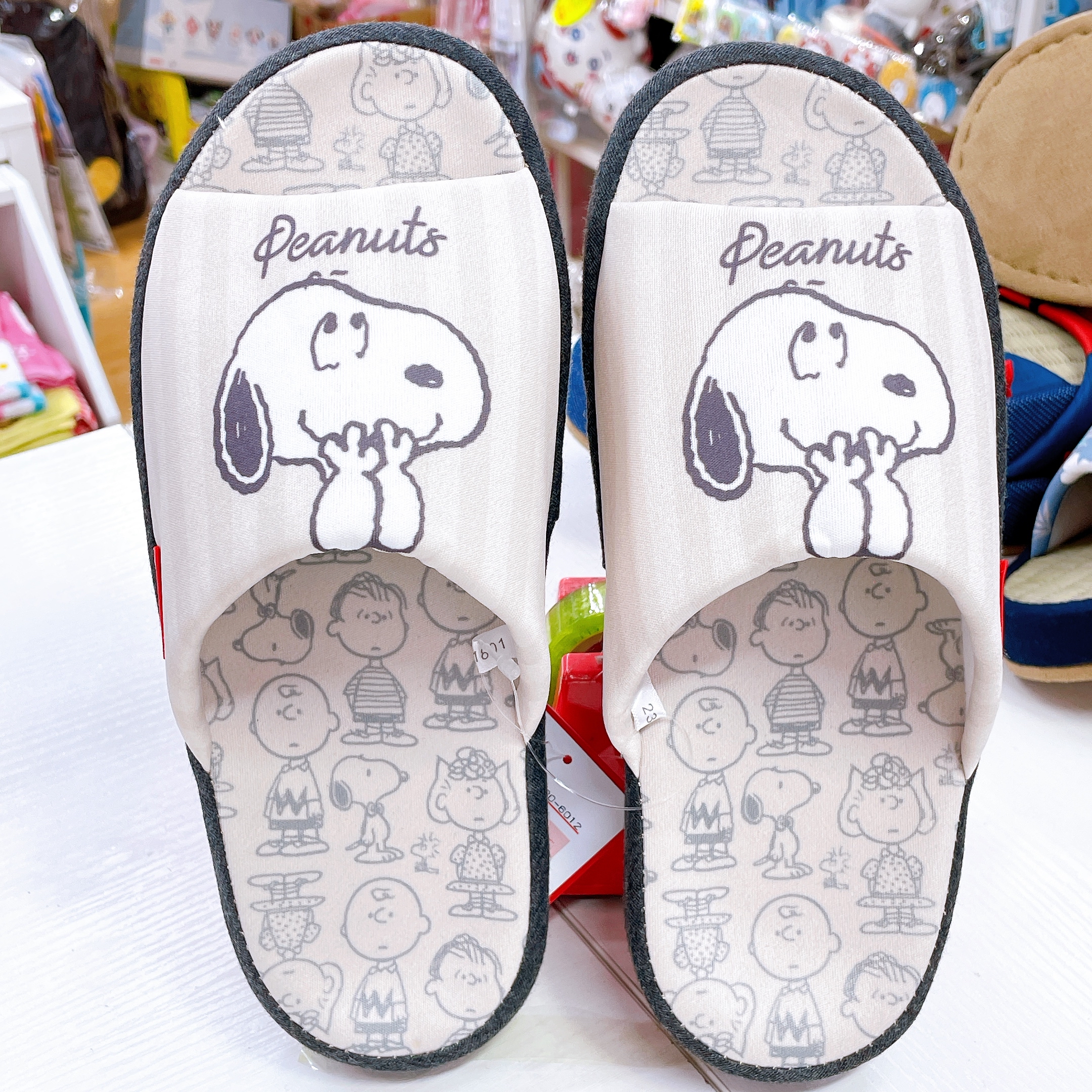 日本直送snoopy 新款家居拖鞋 23-25cm