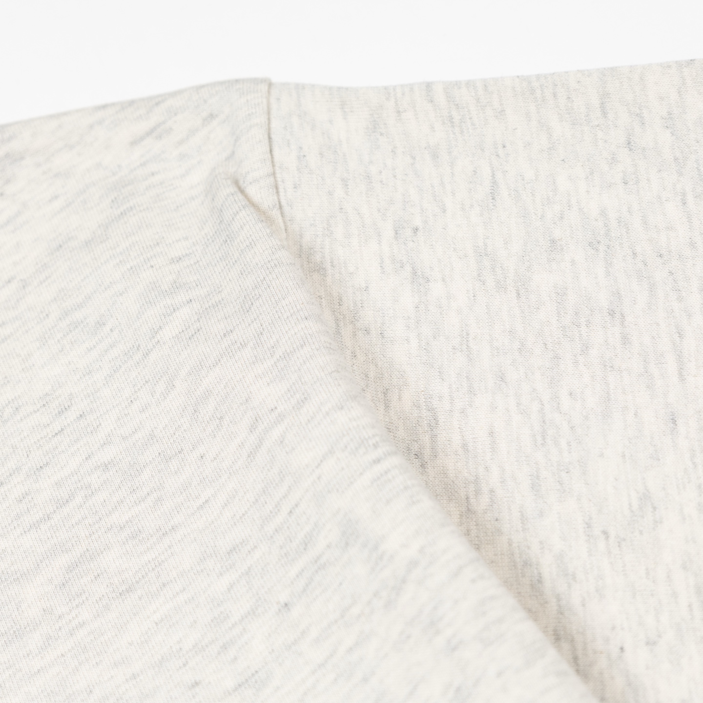 Mardi Mercredi Swing The Tail Ddanji Pearl Necklace T-shirt