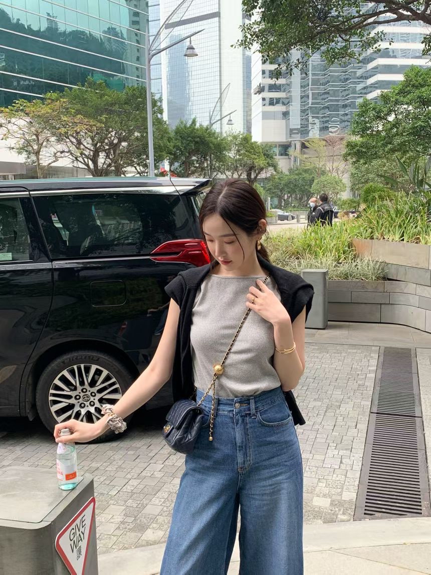 Elegant boat neck U-back cami top