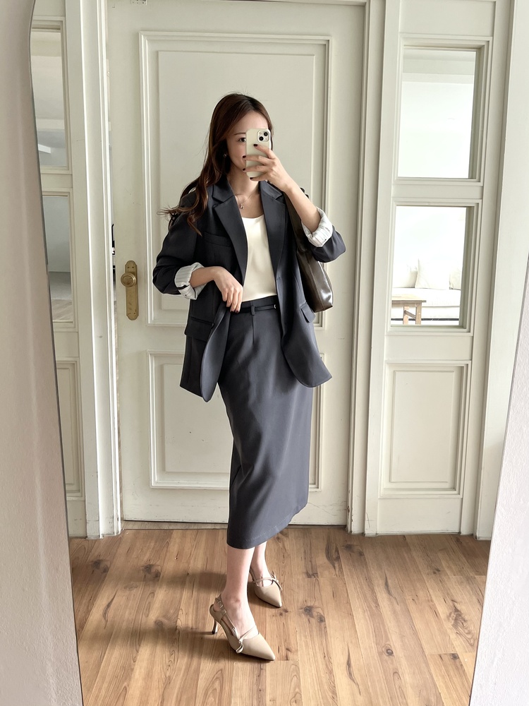 Atelier Belted Skirt (Charcoal)