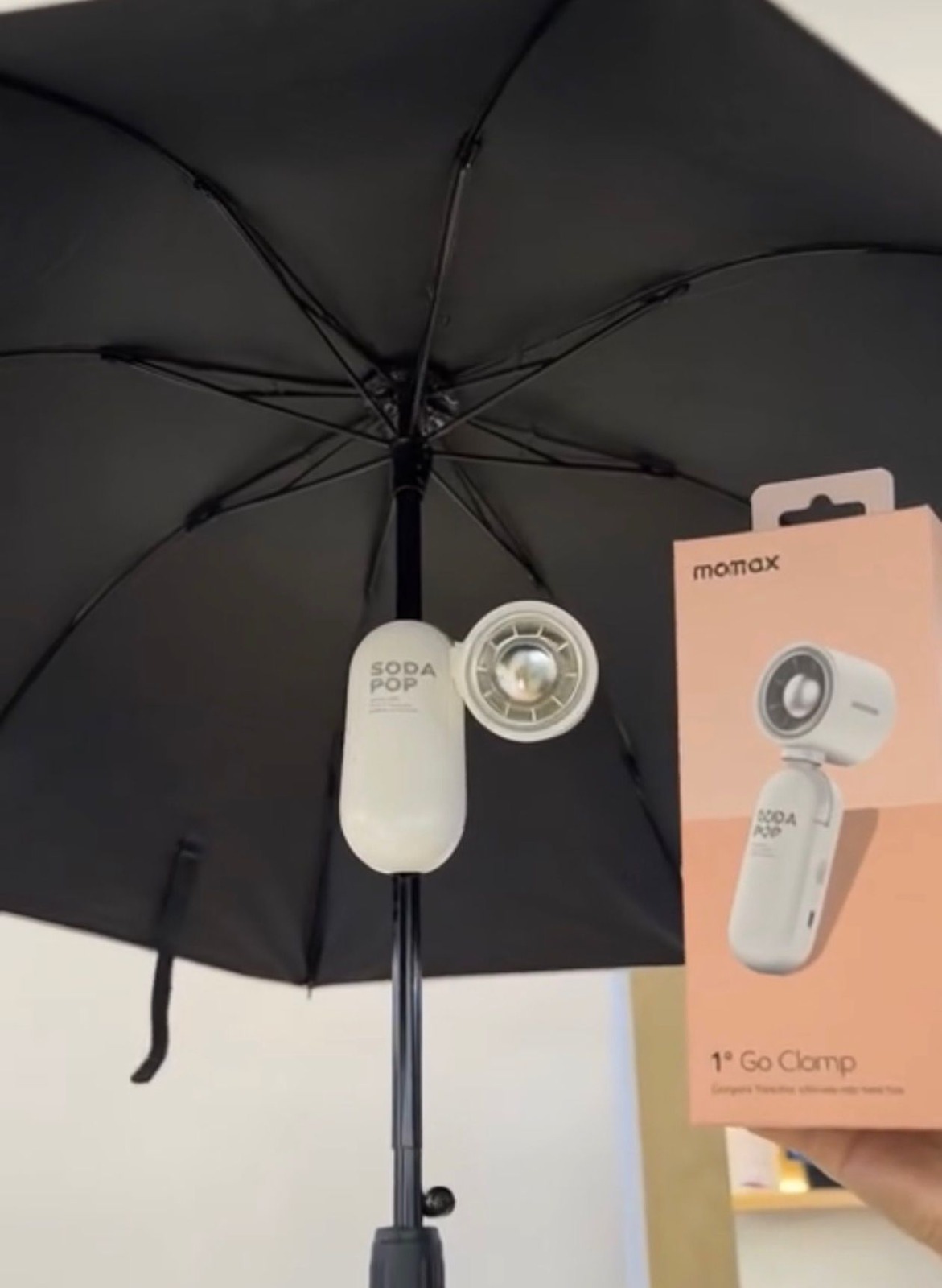 2色選擇。$128盒。2盒起$110盒。Momax 1°GO CLAMP Compact Foldable Umbrella-Clip Mini Fan *IF22G/W*