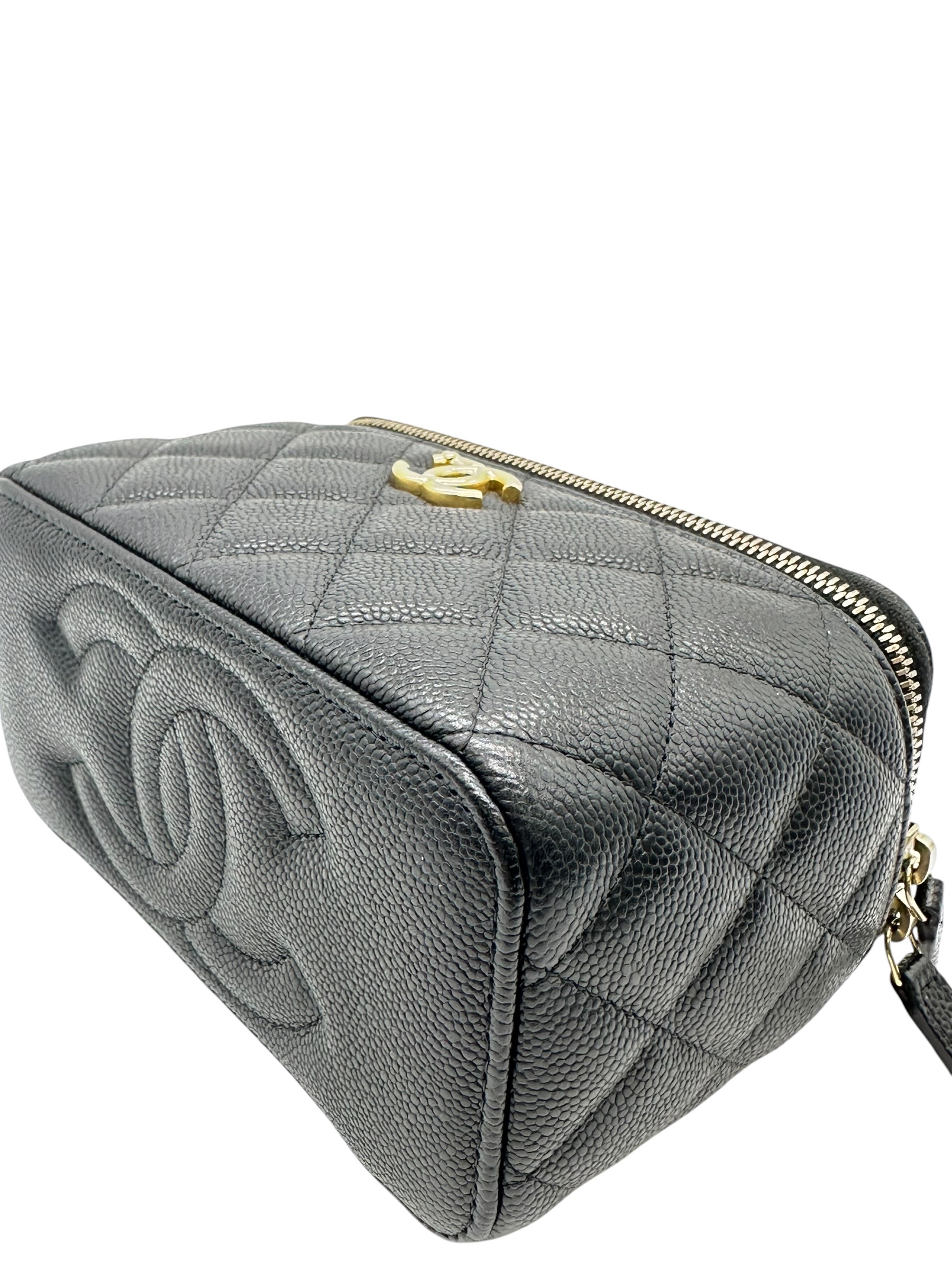 Pre-Owned CHANEL Vanity Case with Chain / Product Code: 080204