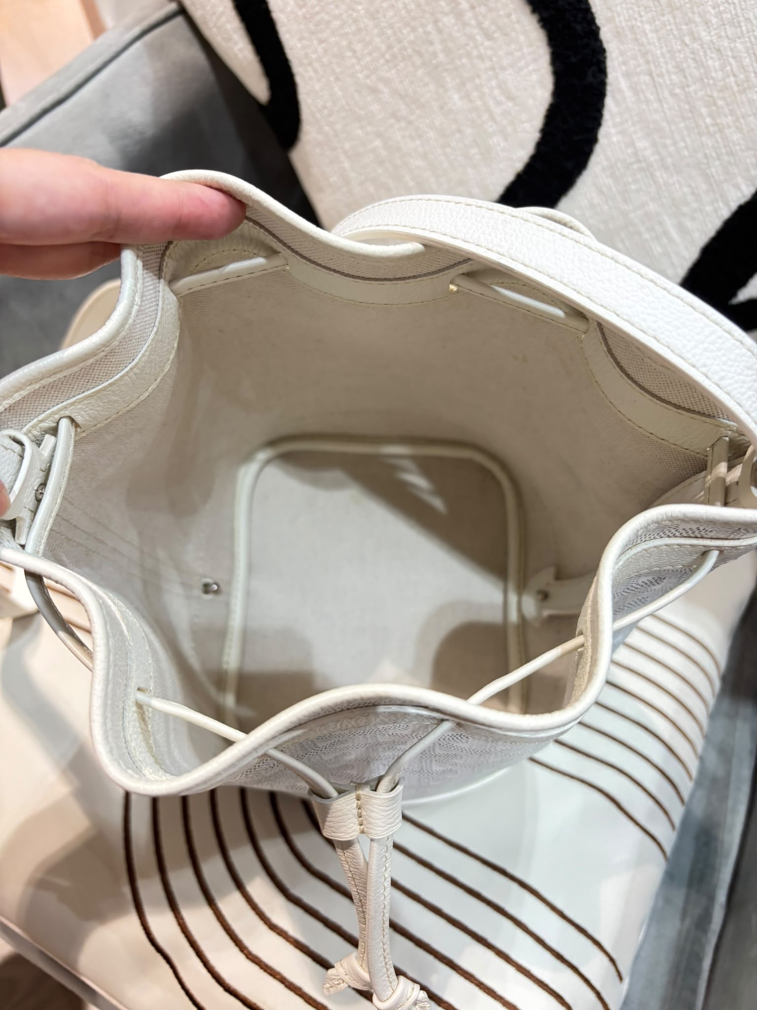 Goyard petit flot bucket bag 100%Authentic, 95%new 
