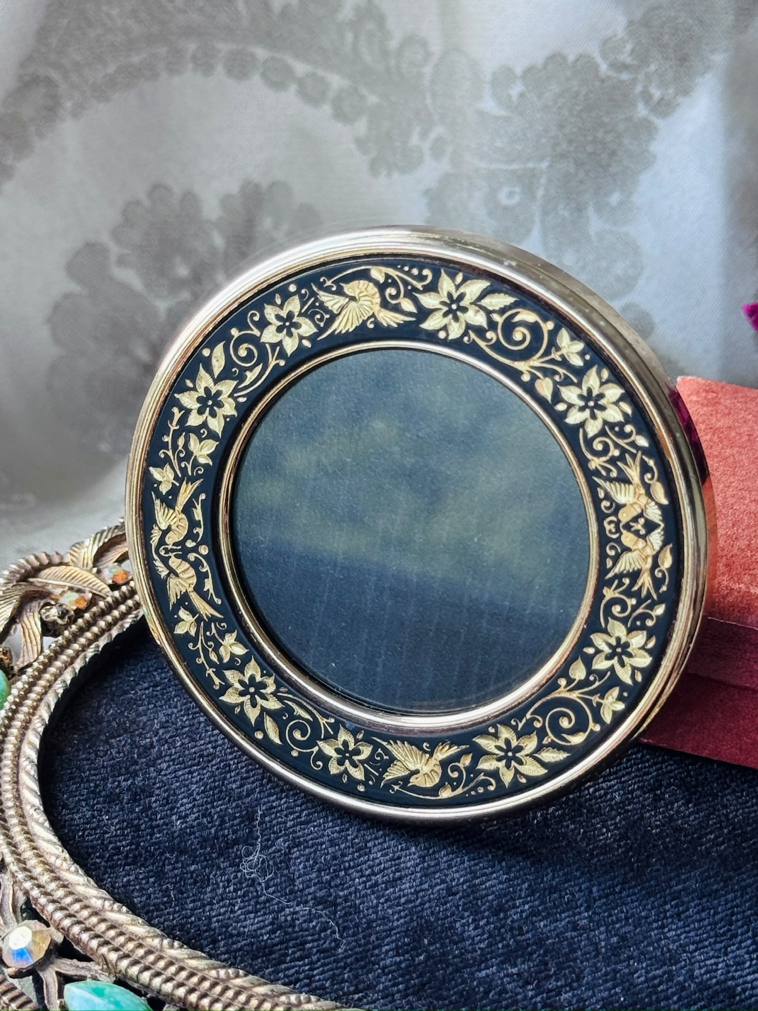 Vintage Pre-1980s Damascene Style Glass Round Photo Frame(MT2618)