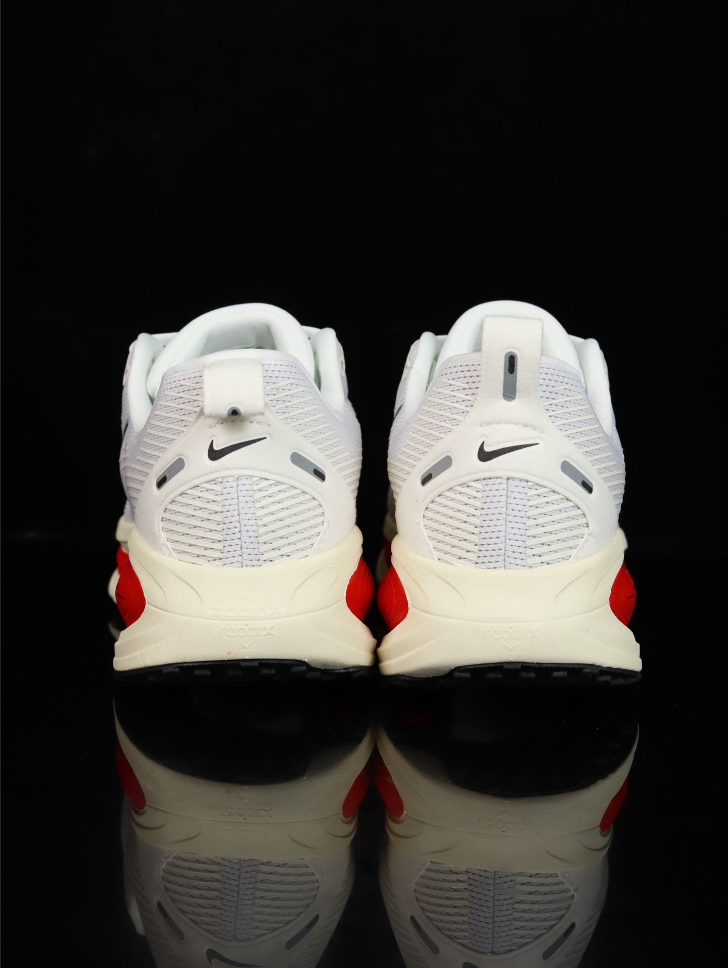 Nike Vomero 18 HM6803-001