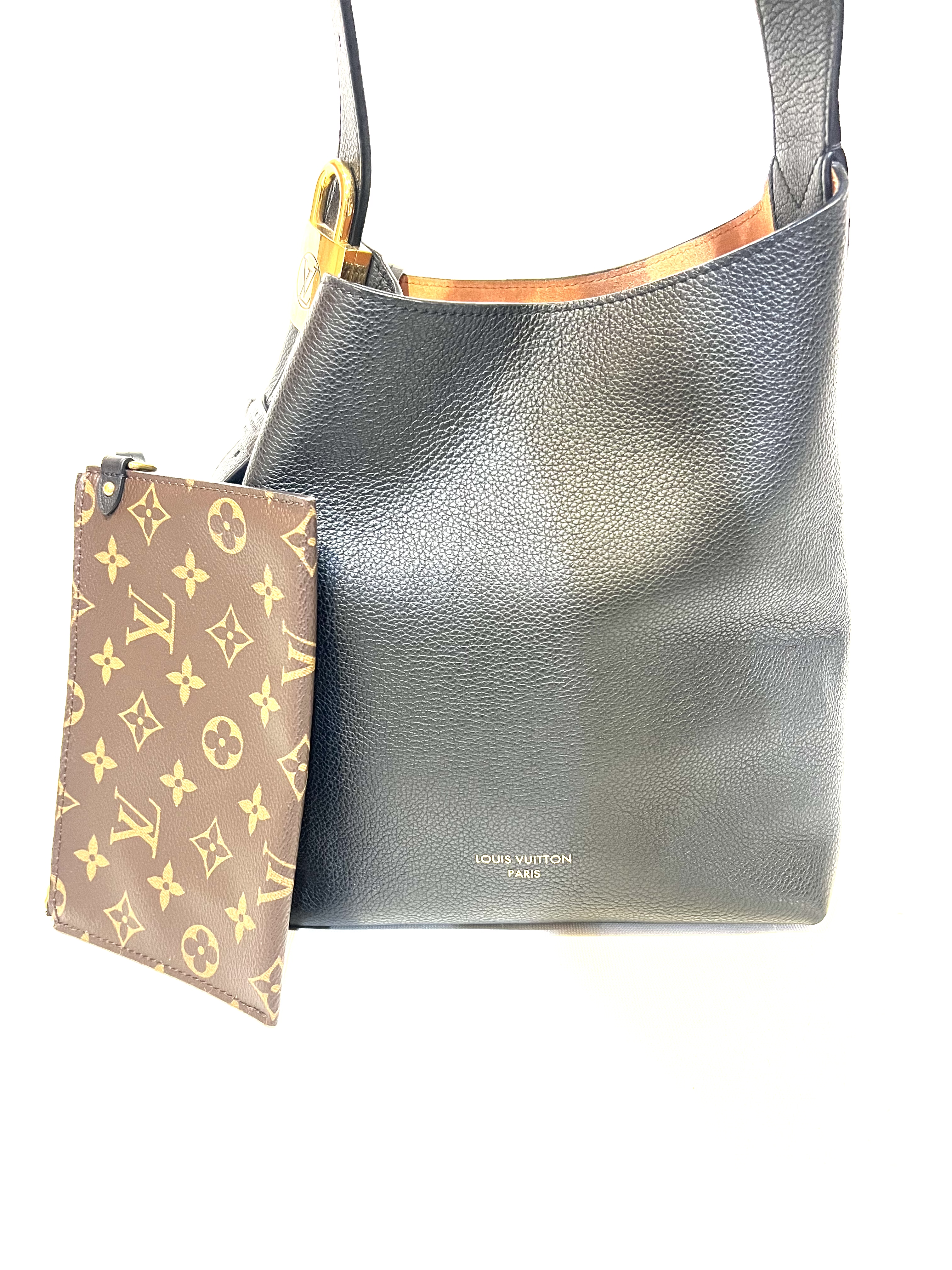 Pre-Owned Louis Vuitton Low Key Hobo MM / Product Code: 26041119