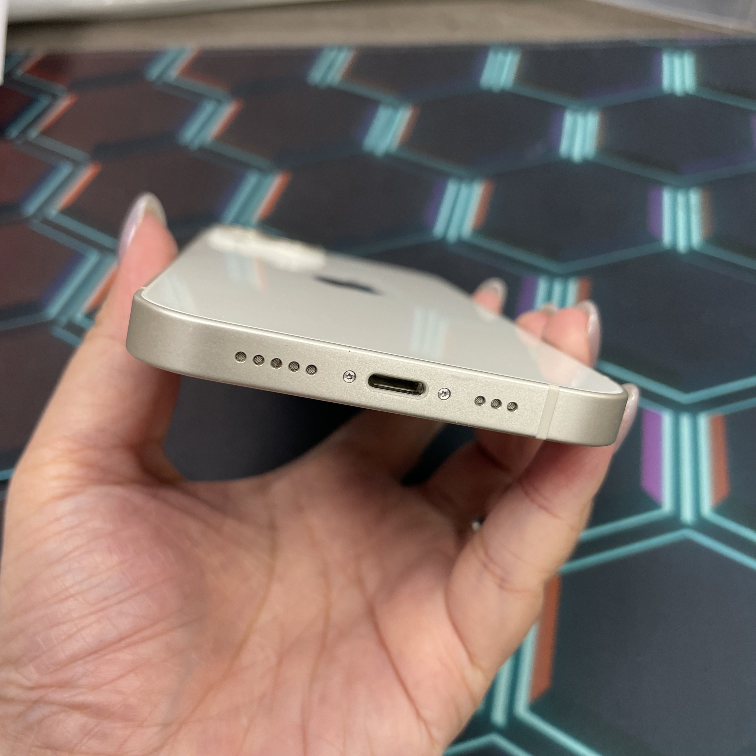 *6884 14 勁靚機 128GB 電85 白色 white
