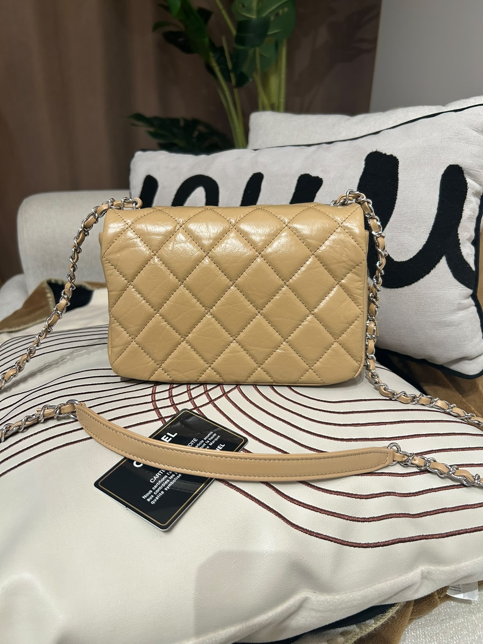 Chanel flap bag Shoulder Bag beige calfskin chain bag 100%Authentic,98%new ✅29card ✅box