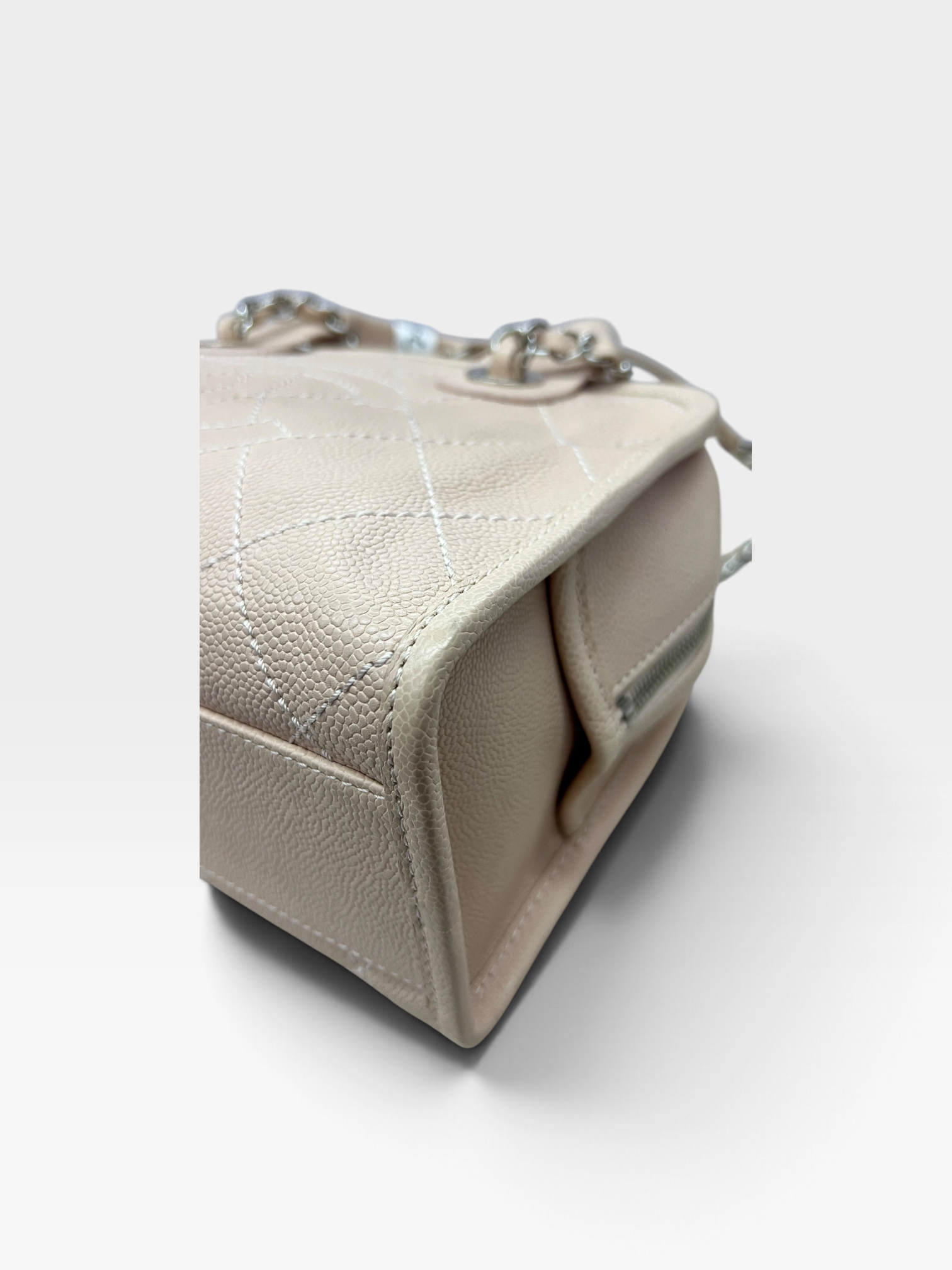 Pre-Owned CHANEL Deauville Handbag / Product Code: 092403