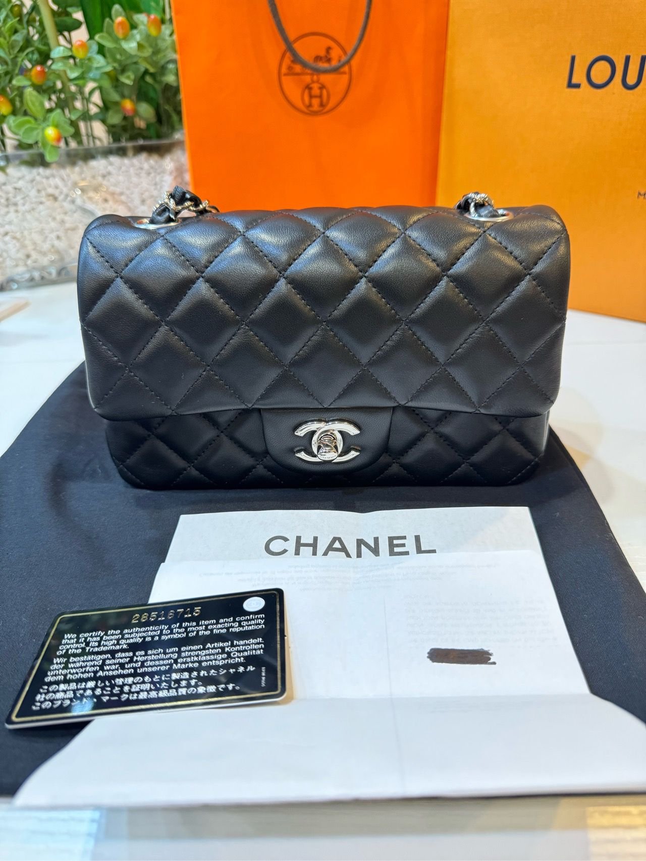 Pre-owned Chanel classic flap bag / black