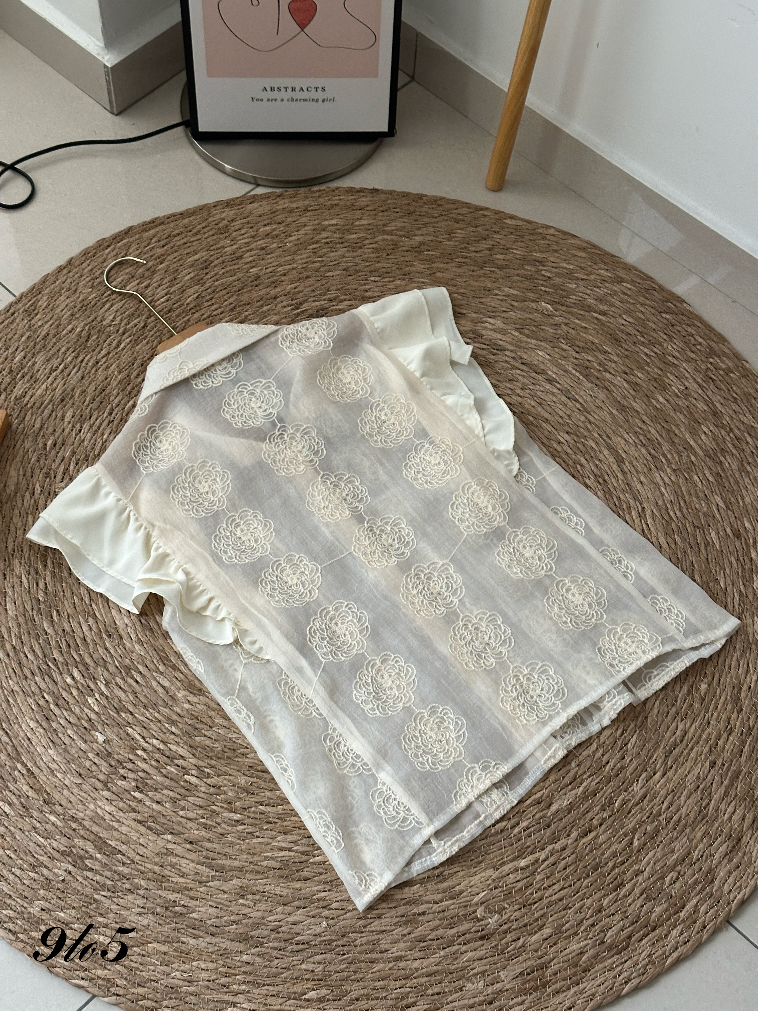 T3967 Ruffle Sleeve Floral Shirt - Cream