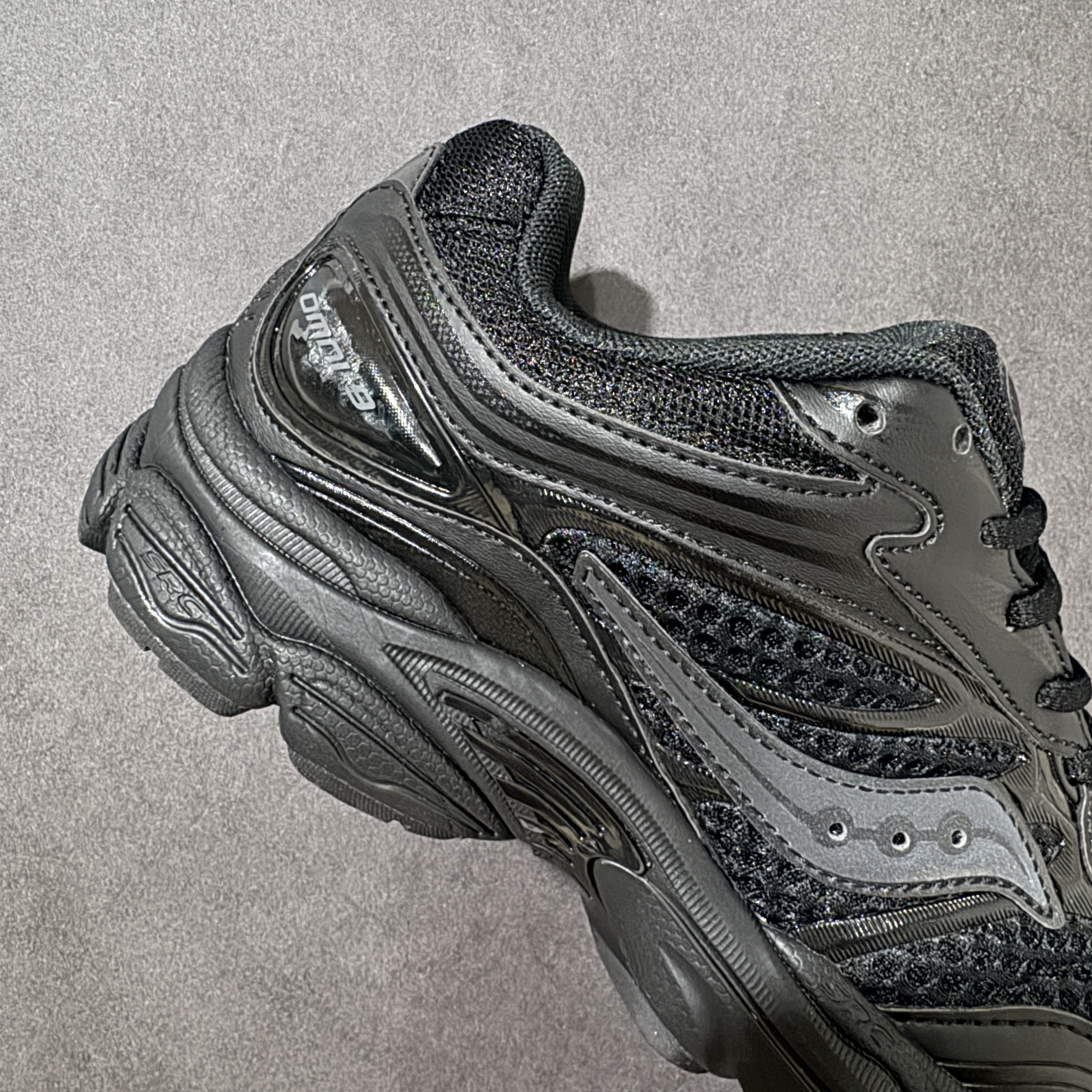 Saucony ProGrid Omni 9 OG