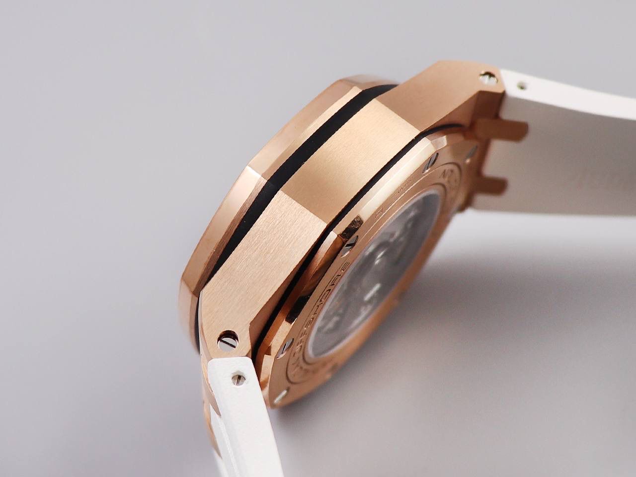 AP26400皇家橡树v2版 全金壳 44毫米直径 搭载复刻原版CaL．3126机芯 市面上最顶级版本的超级复刻🔥💯