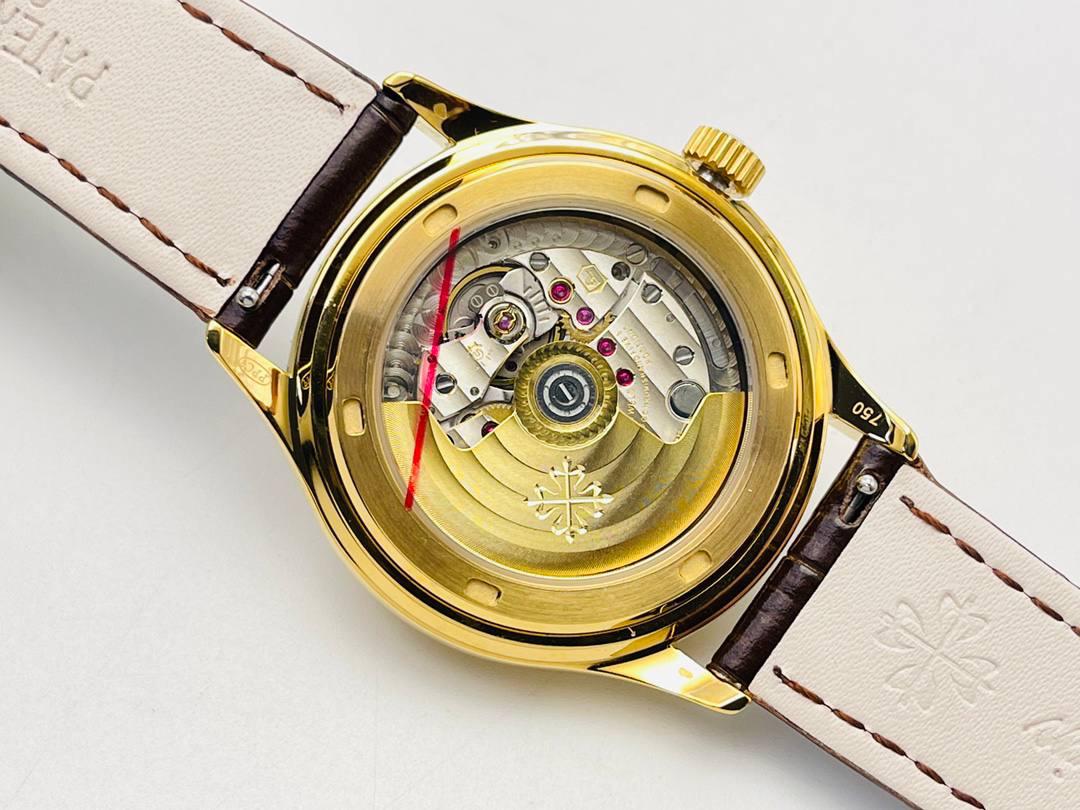 百达.翡丽最热门款式，PP复杂功能计时系列5146R 5147🔥🔥 1⃣️采用39MM表盘直径，精巧绝伦！ 2⃣️搭载高性能Cal.324自动机械机芯，具备年历，日期，月份和月相显示功能，提供了强大的时间衡量功能，表盘设计中心大秒针，是时间易于读取。 3⃣️相信这样的一款腕表会是很多爱表人士所梦寐以求的，但是就如它水中月的意象一样，可遇而不可求，所以，如果有个机会出现在你面前，那么就好好珍惜吧。