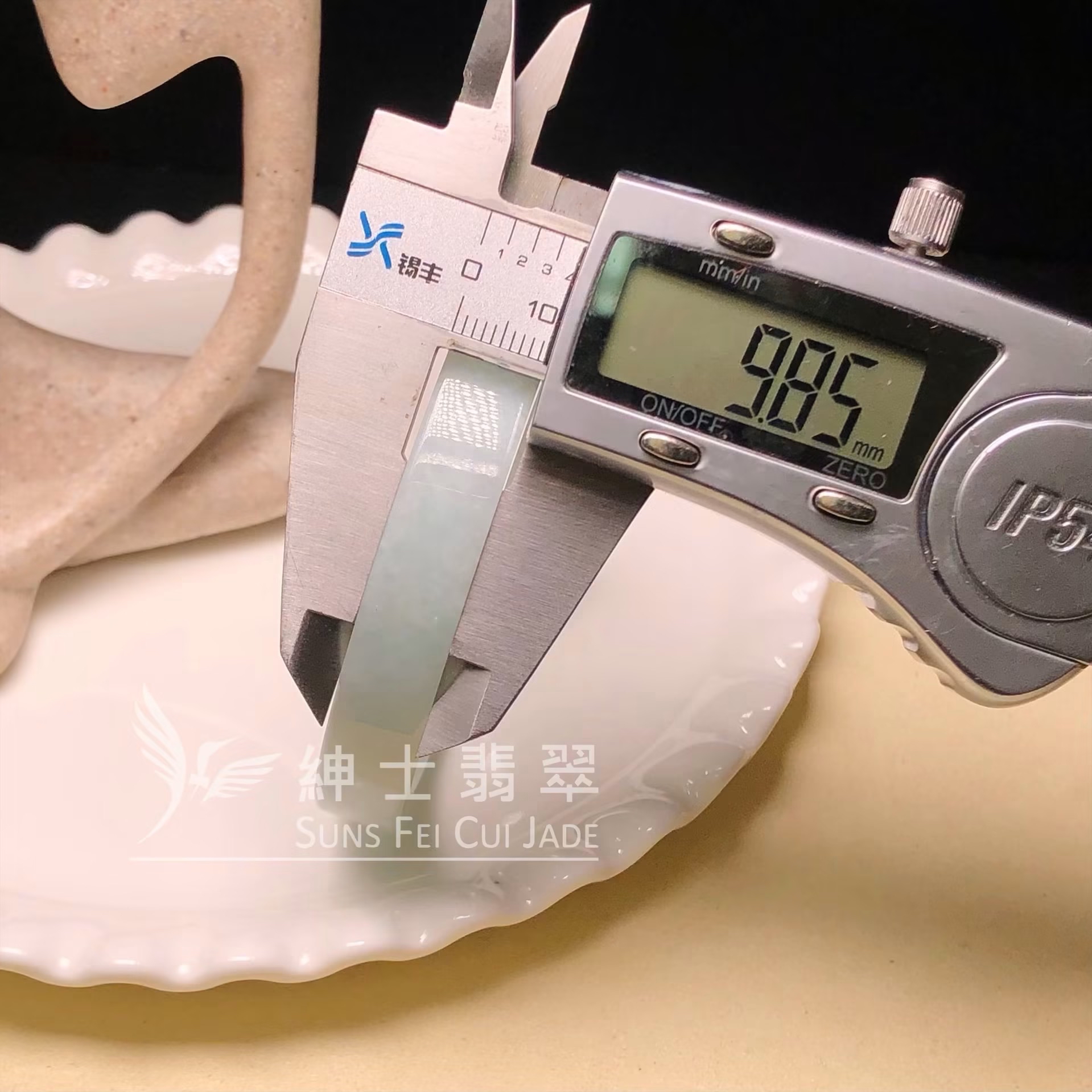 C06247 擺三橋蘋果綠方鐲54.6mm