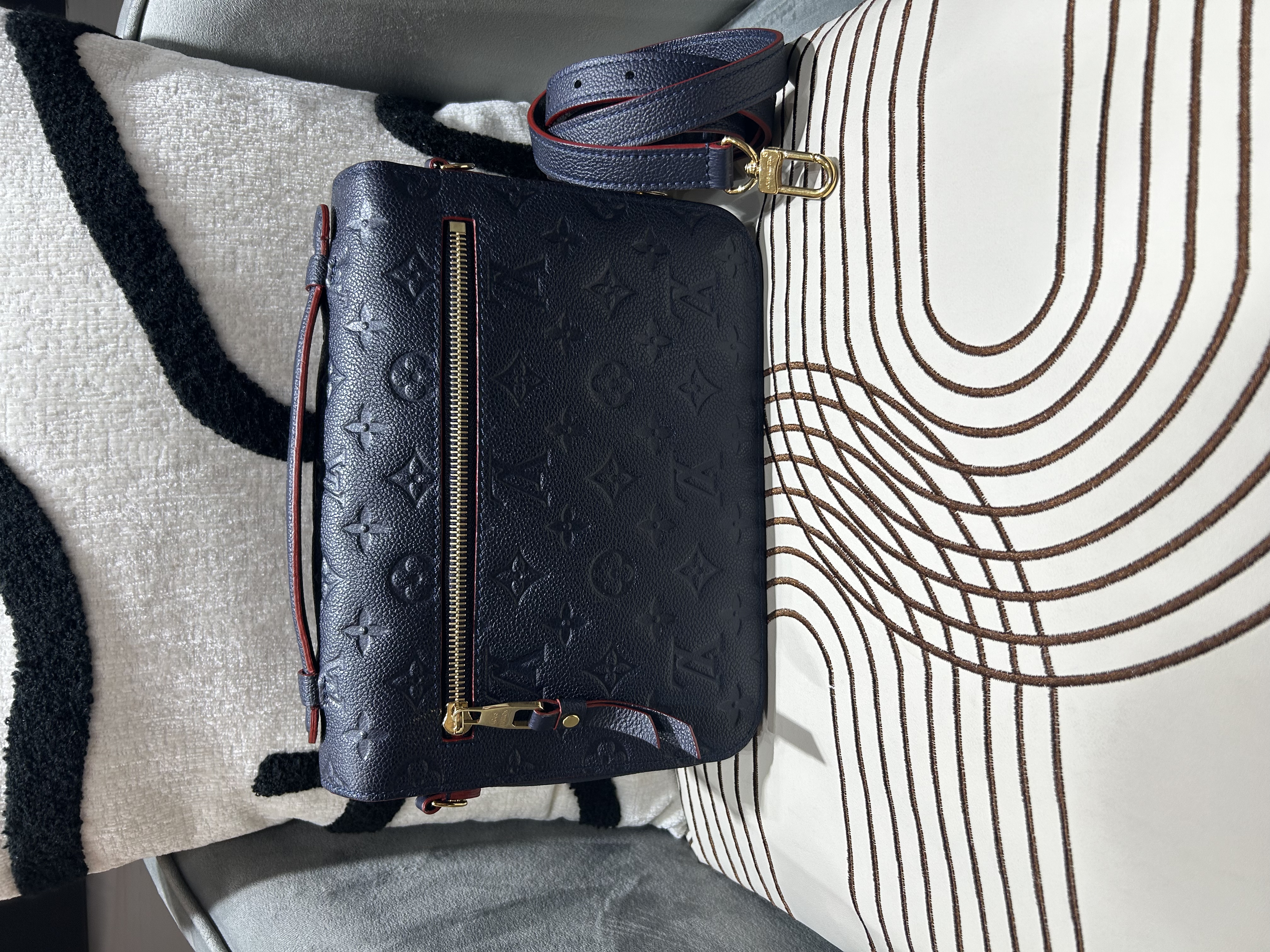 Louis Vuitton LV Metis Calfskin Monogram Empreinte Pochette Metis 2way bag M44071 100%Authentic, 98%New ✅Dust bag