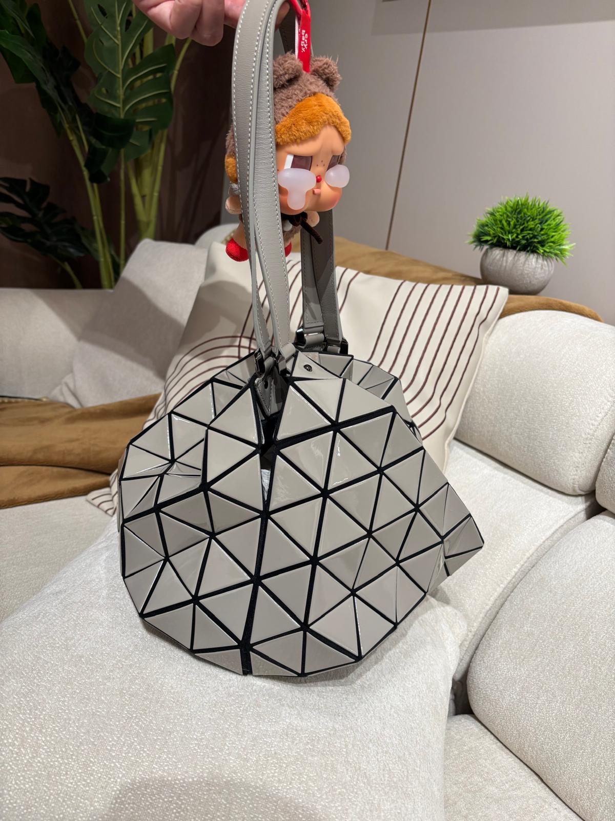 Issey Miyake Bao Bao Planet Shoulder bag 100%Authentic, 98%new 