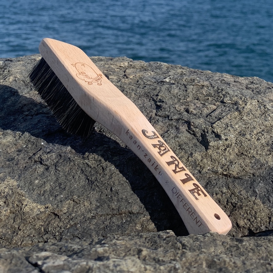【來字刻名】𝗗𝗜𝗙𝗙𝗘𝗥𝗘𝗡𝗧 𝗣𝗜𝗚™ OG brush with name carving 刻名大豬掃連掛繩