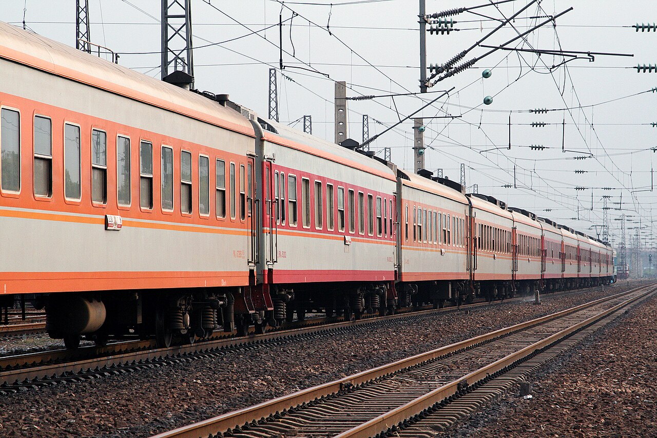 長鳴N比例 （1：160）出品京局京段幹線列車K105/106 北京西－深圳 軟卧硬卧餐車八節編組C