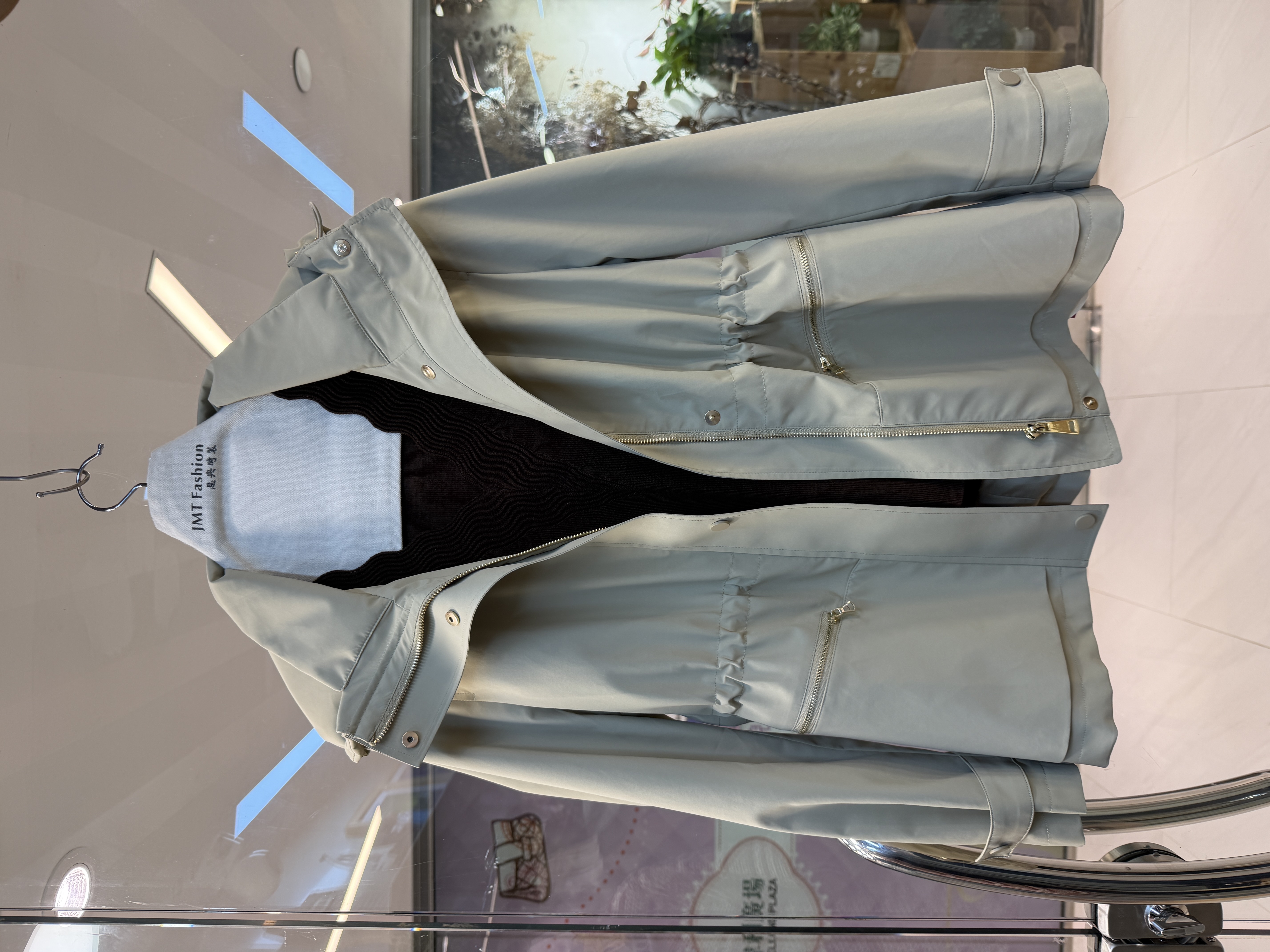 ［訂購］歐洲連帽修腰外套 J184 AJX0811-2599