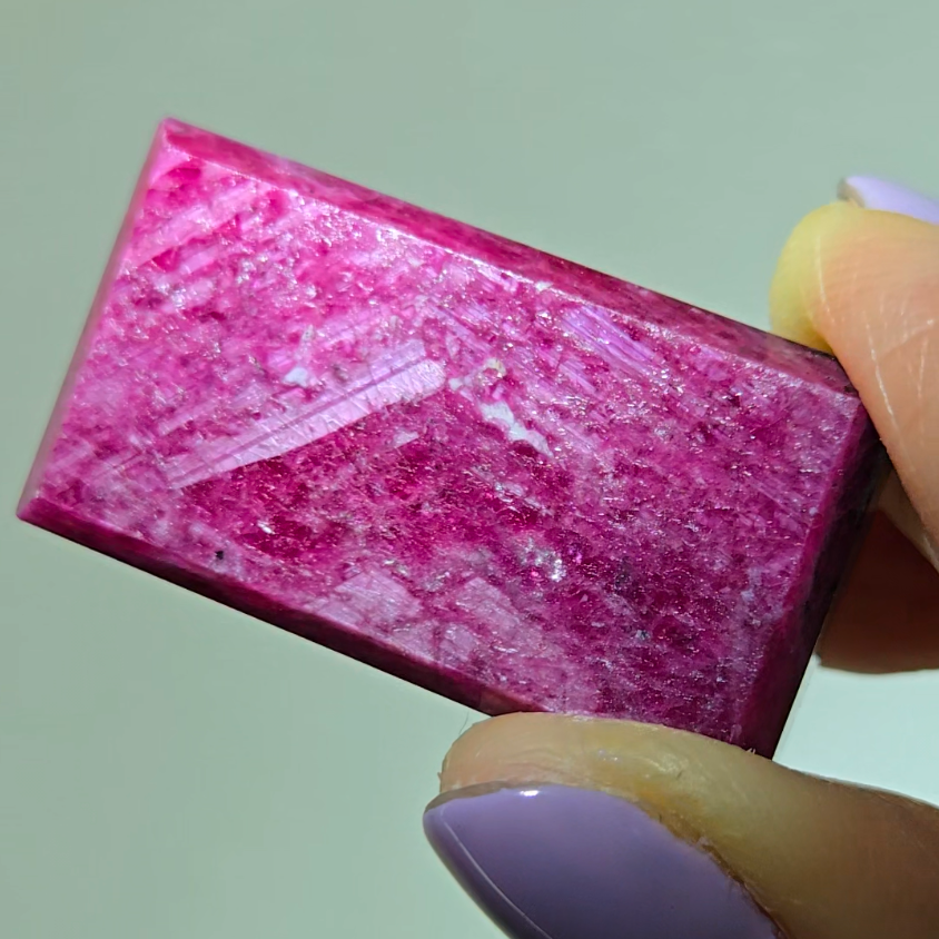 Ruby in zoisite with prismatic pattern and UV - RBY72