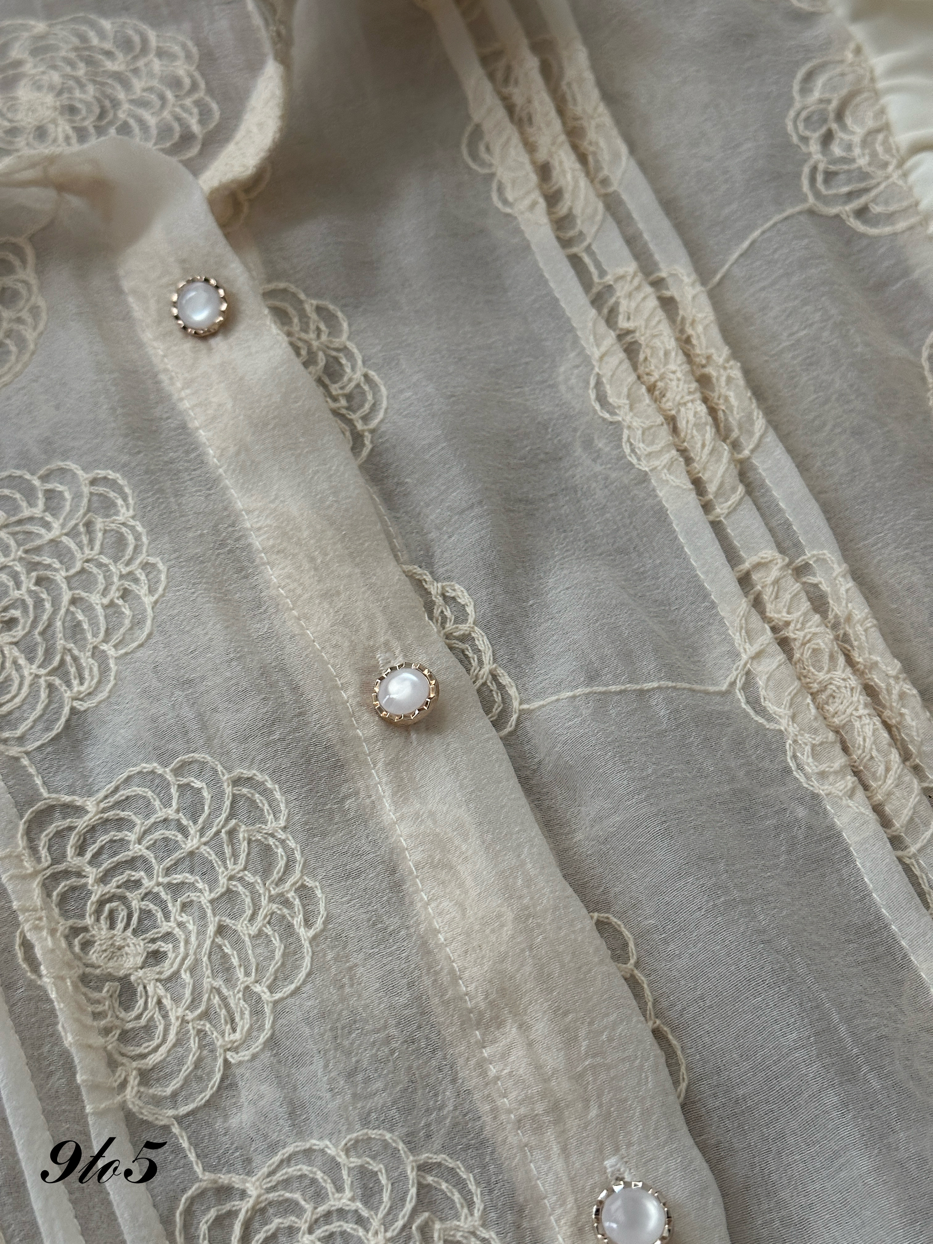 T3967 Ruffle Sleeve Floral Shirt - Cream