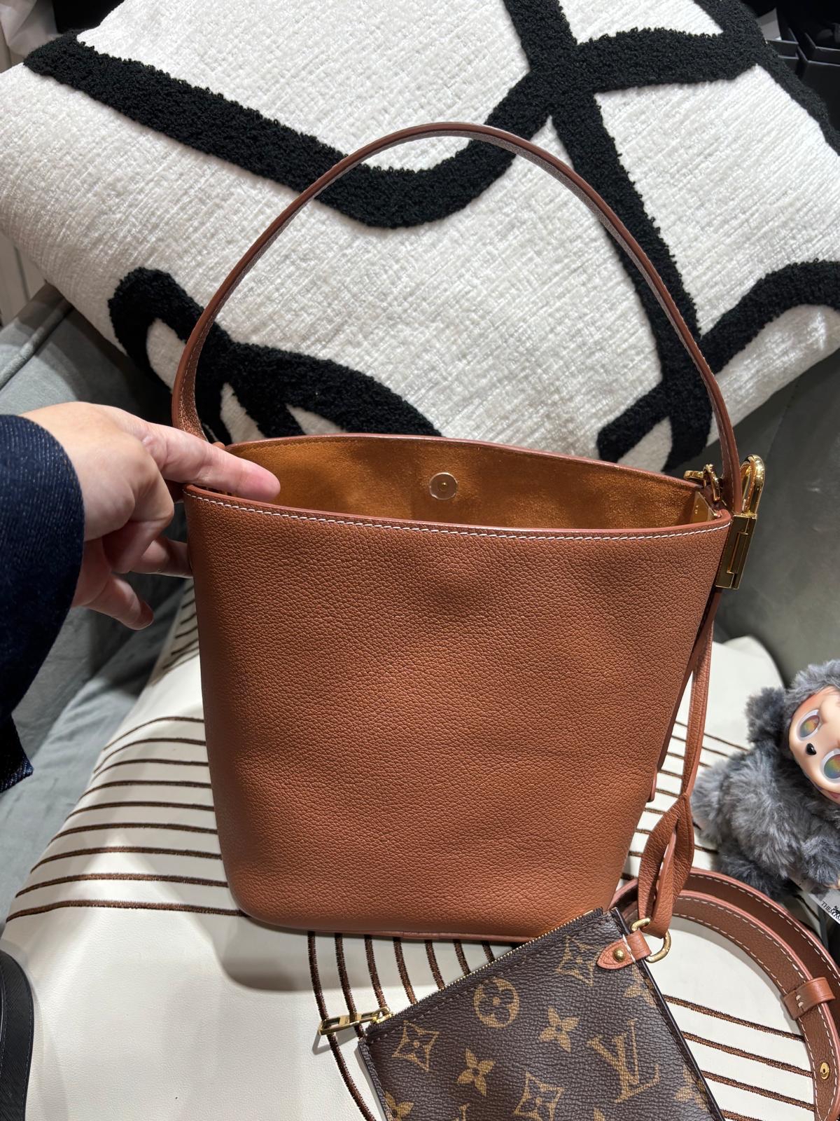 LV Low KeyAll In BB bucket Bag 100%Authentic, 98%New ✅Coin Purse ✅Dust bag
