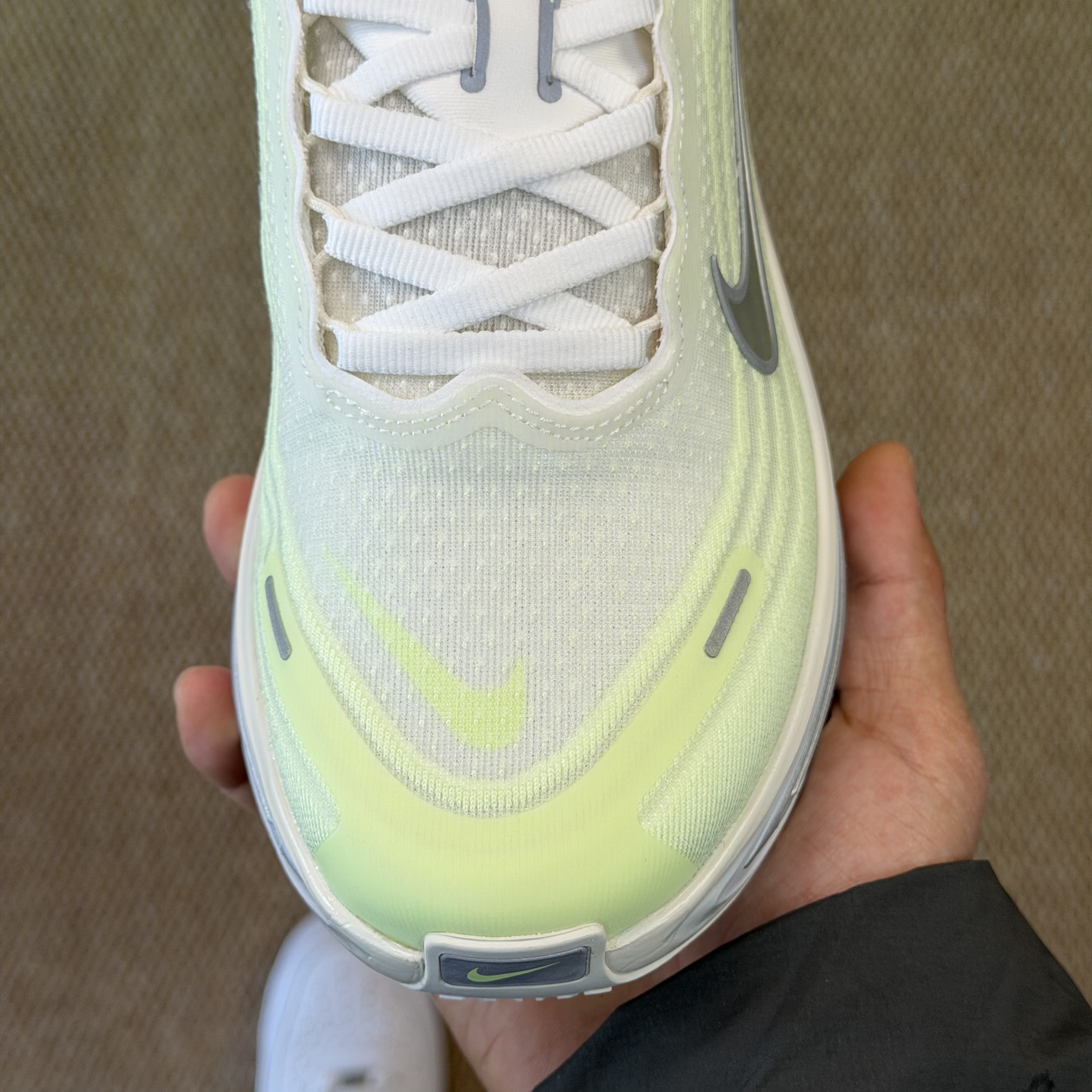 Nike Vomero Plus HV8150-103