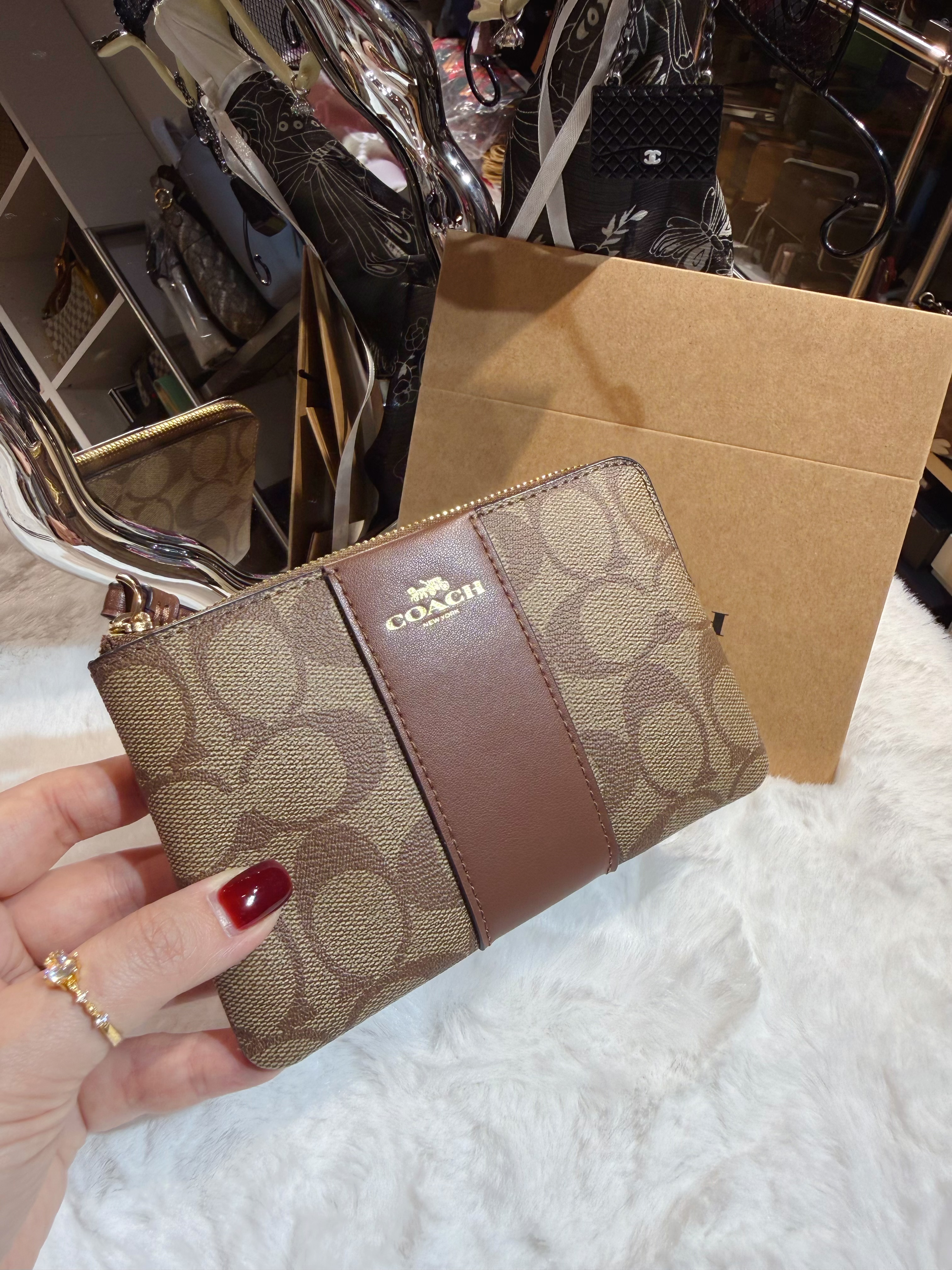 Coach wristlet logo/m